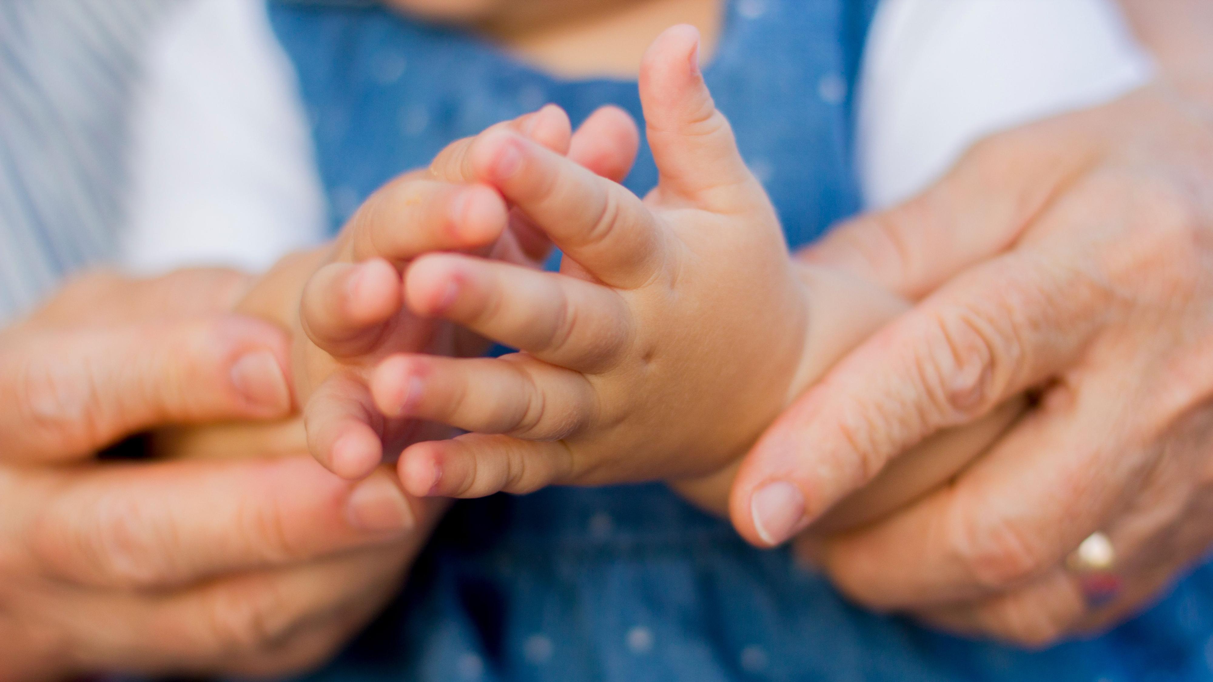 Una abuela tiene derecho de adaptar su trabajo para cuidar a su nieta