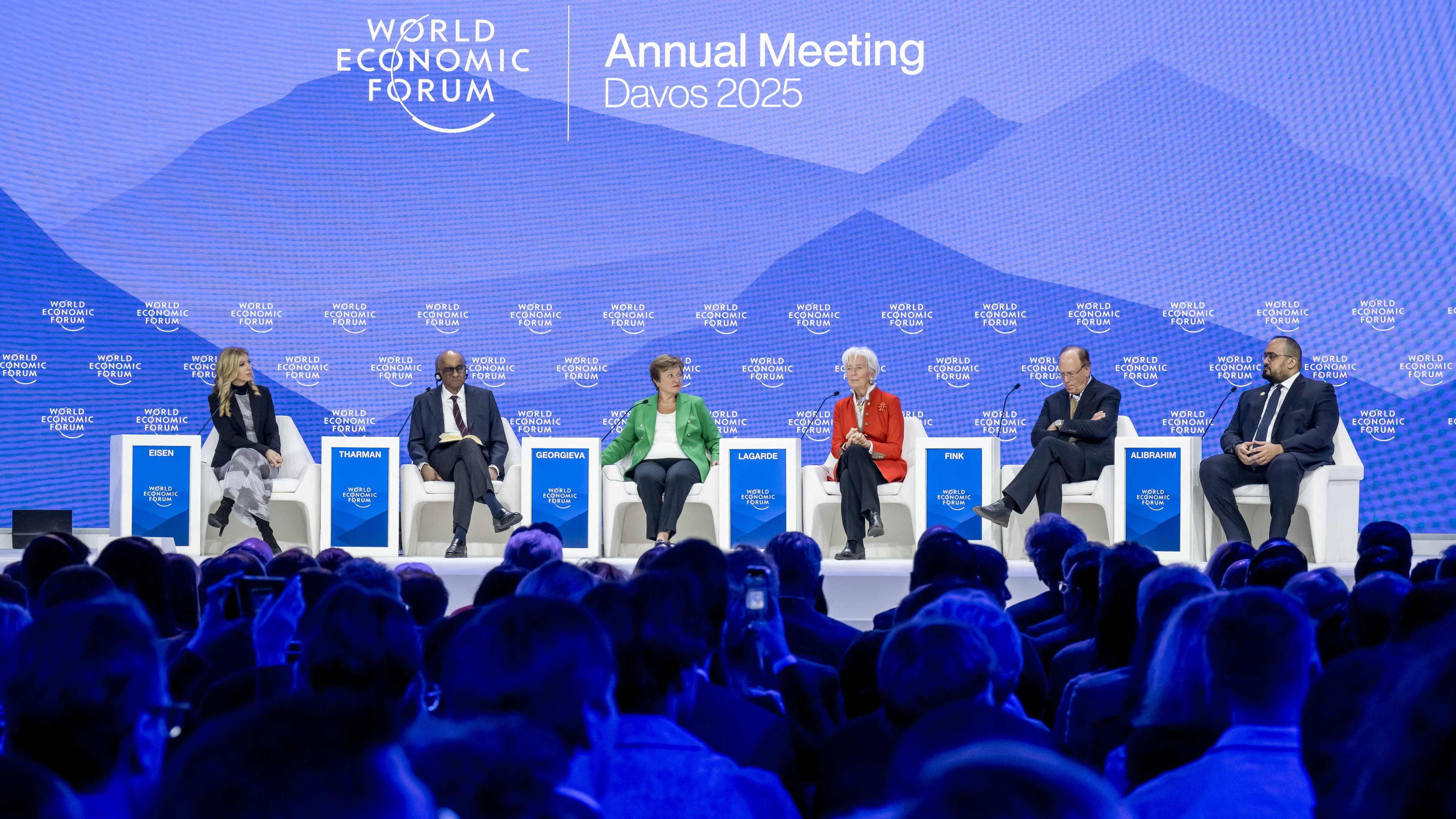 Lagarde pide a Trump en Davos trabajar juntos y respetar las reglas
