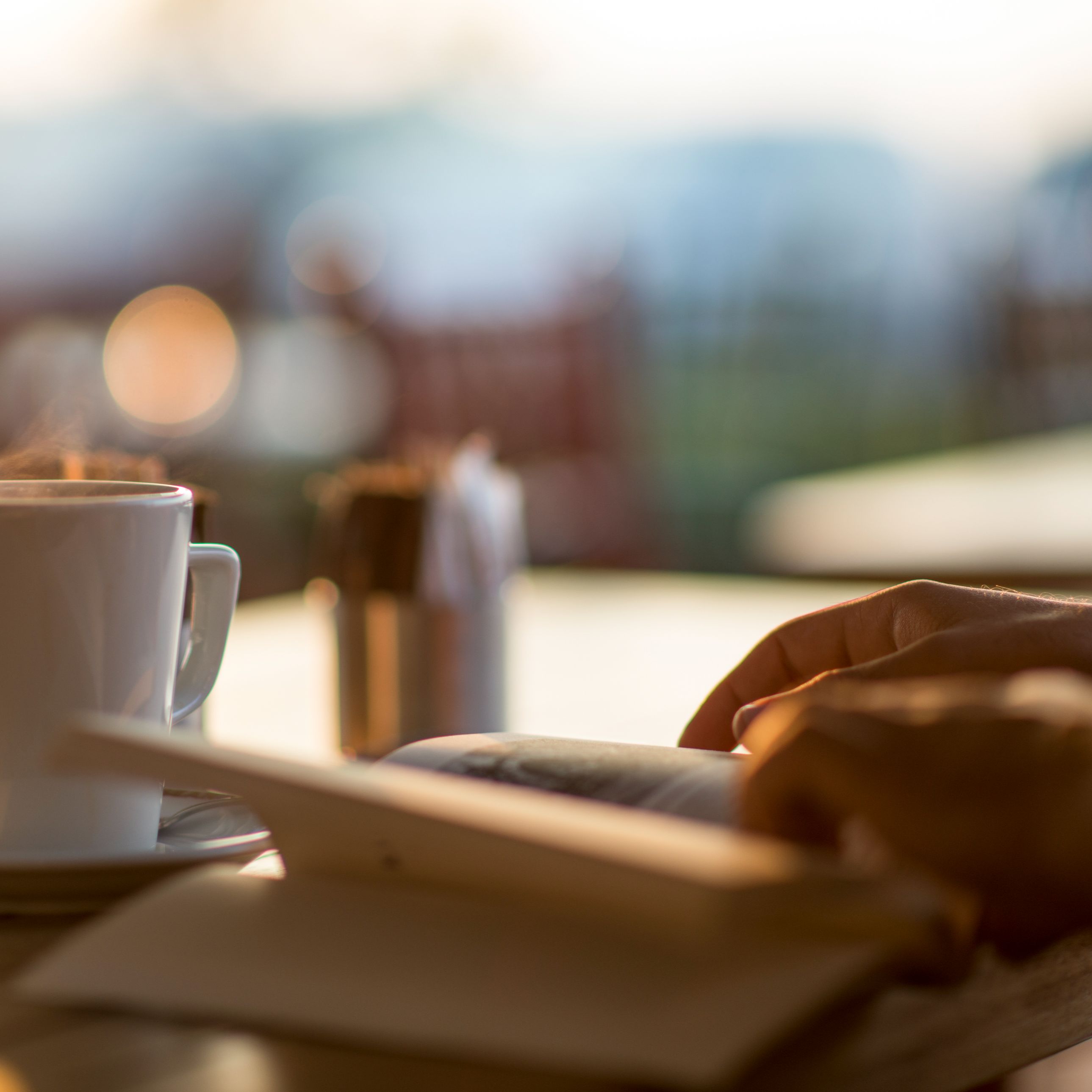 Hora América en R5 - Libro 'Ellos lo hicieron' de María Pilar Urbiondo - 01/11/25