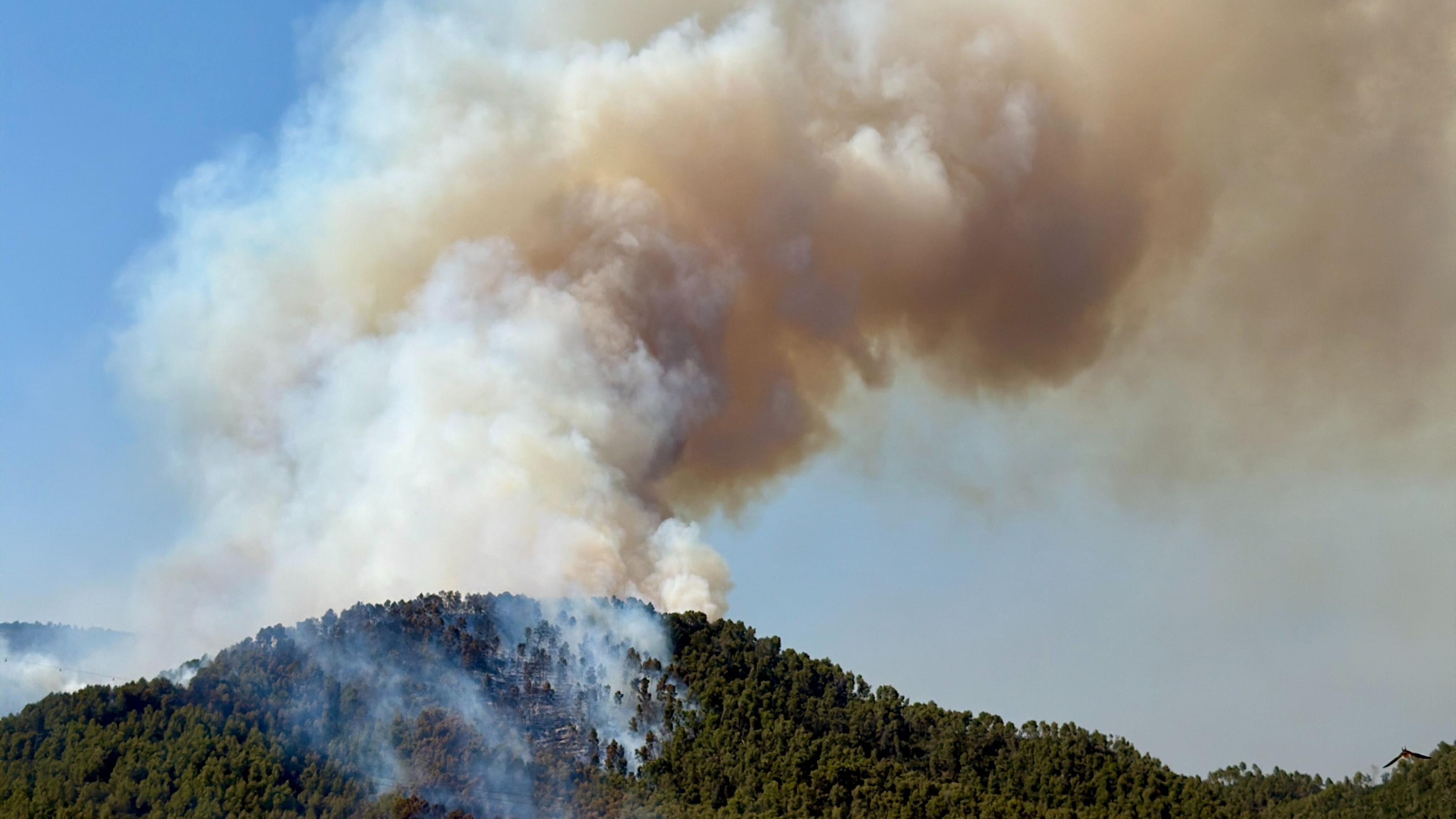 La lluita contra els incendis simultanis se centra ara en el de Sentmenat episode artwork