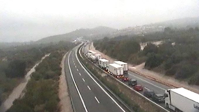 Las lluvias torrenciales inundan la comarca tarraconense del Montsià y atrapan a personas en vehículos y bajos