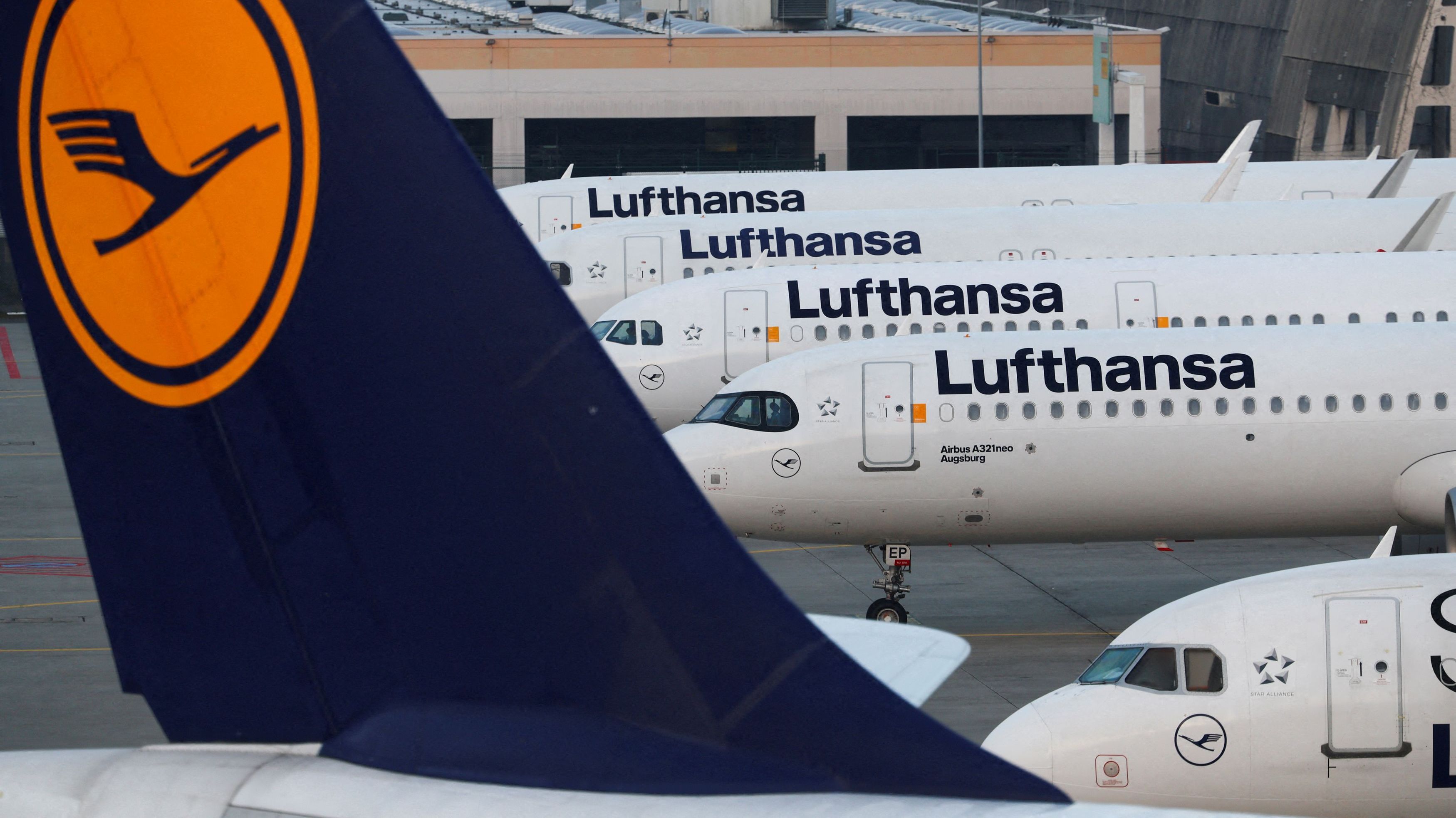 Lufthansa Cobrará Por Los Costes Medioambientales