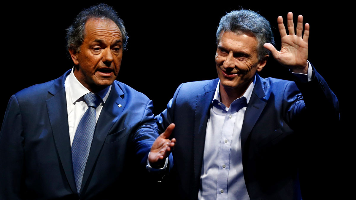 Macri Y Scioli Se Enzarzan En Un Bronco Debate En Busca Del Voto De Los