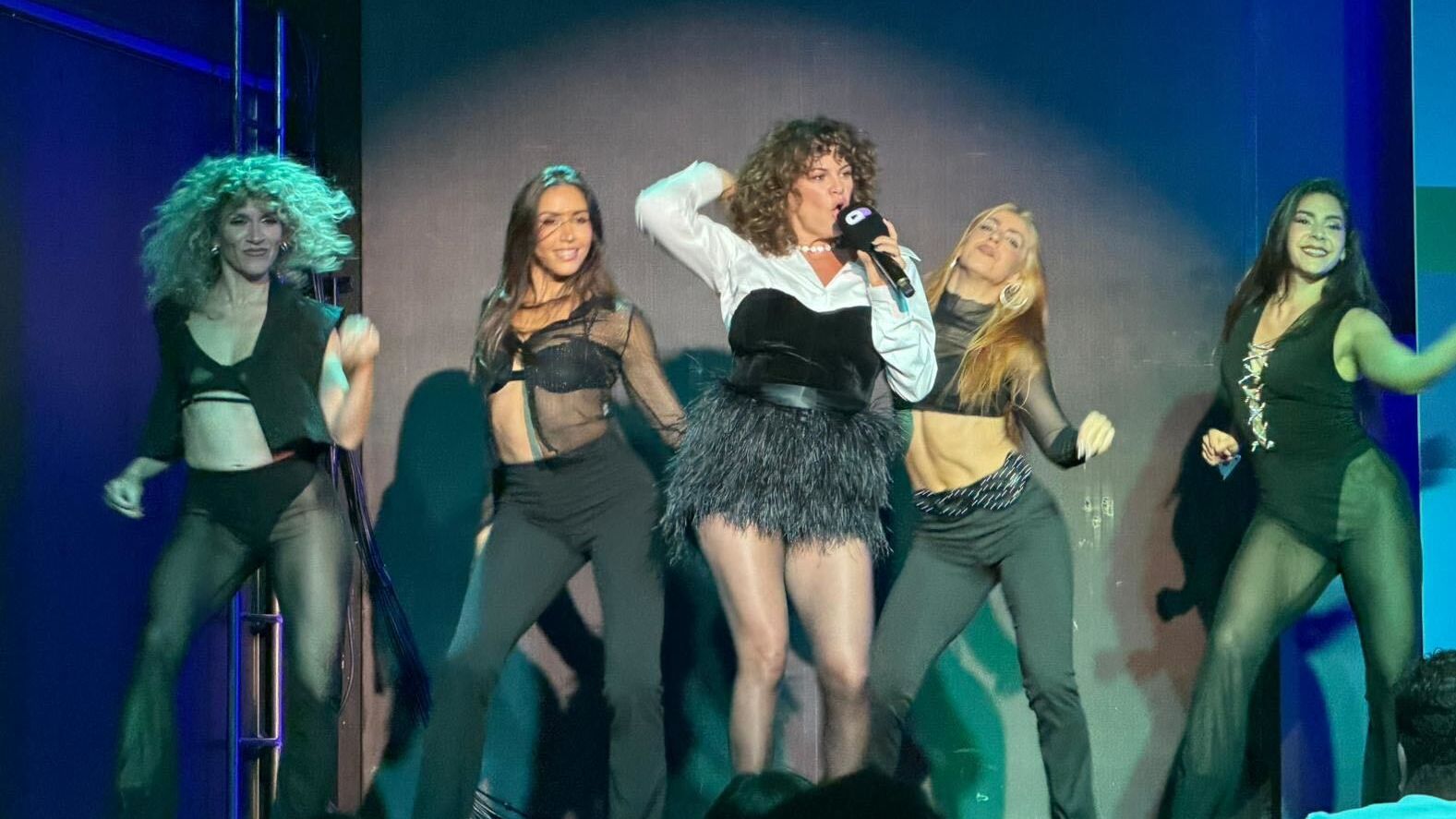 Esta es la cantante que interpreta la canción oficial de 'Make Up Stars': ¡es una verdadera queen!