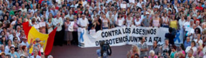 Miles de burgaleses se concentran en la Plaza Mayor contra el atentado ...