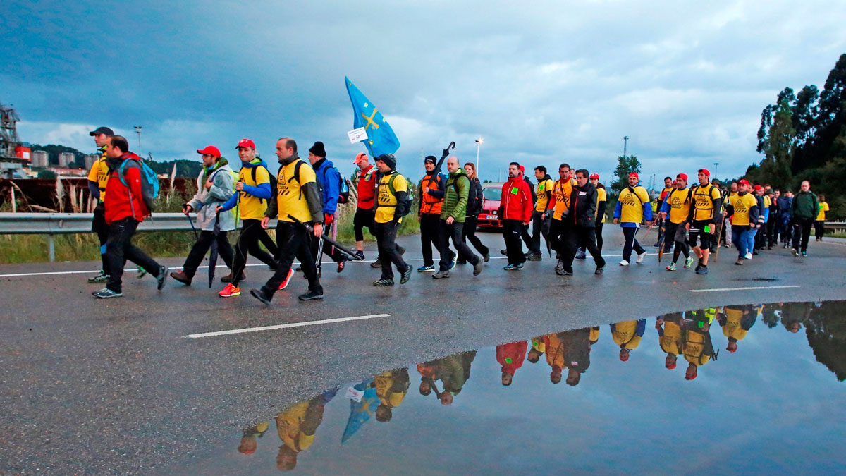 Marcha contra el cierre de las alumineras de Alcoa | RTVE