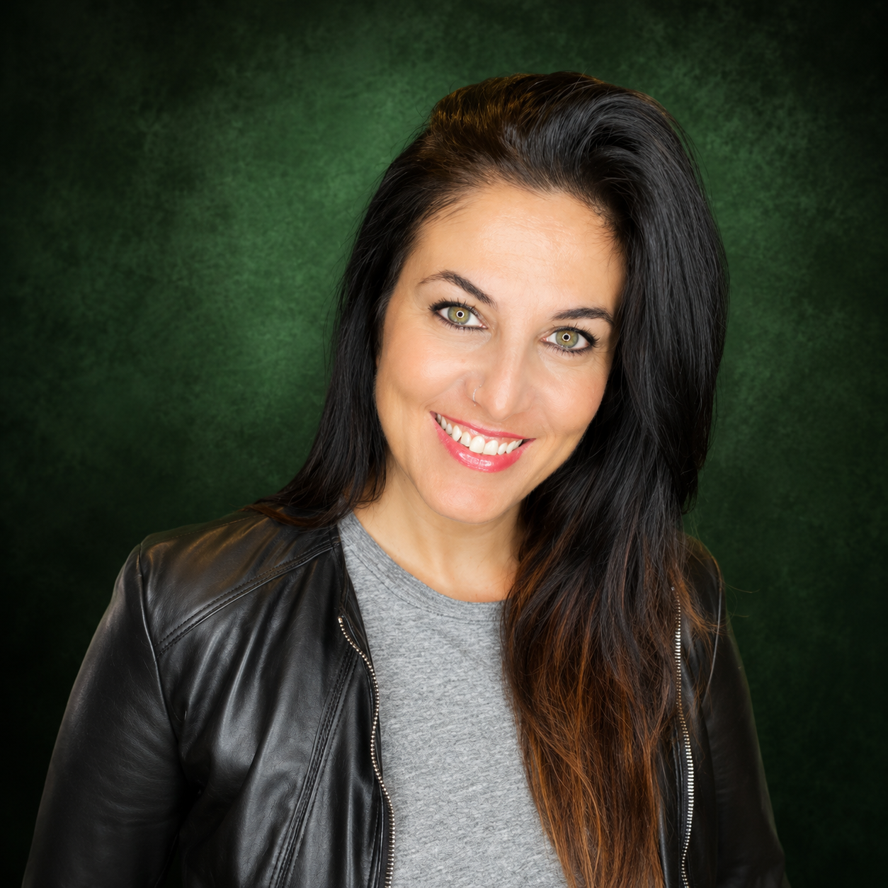 El matí de Ràdio 4 - Edició Estiu - Lena Valenti presenta Ellos, un thriller que qüestiona la realitat i la consciència episode artwork