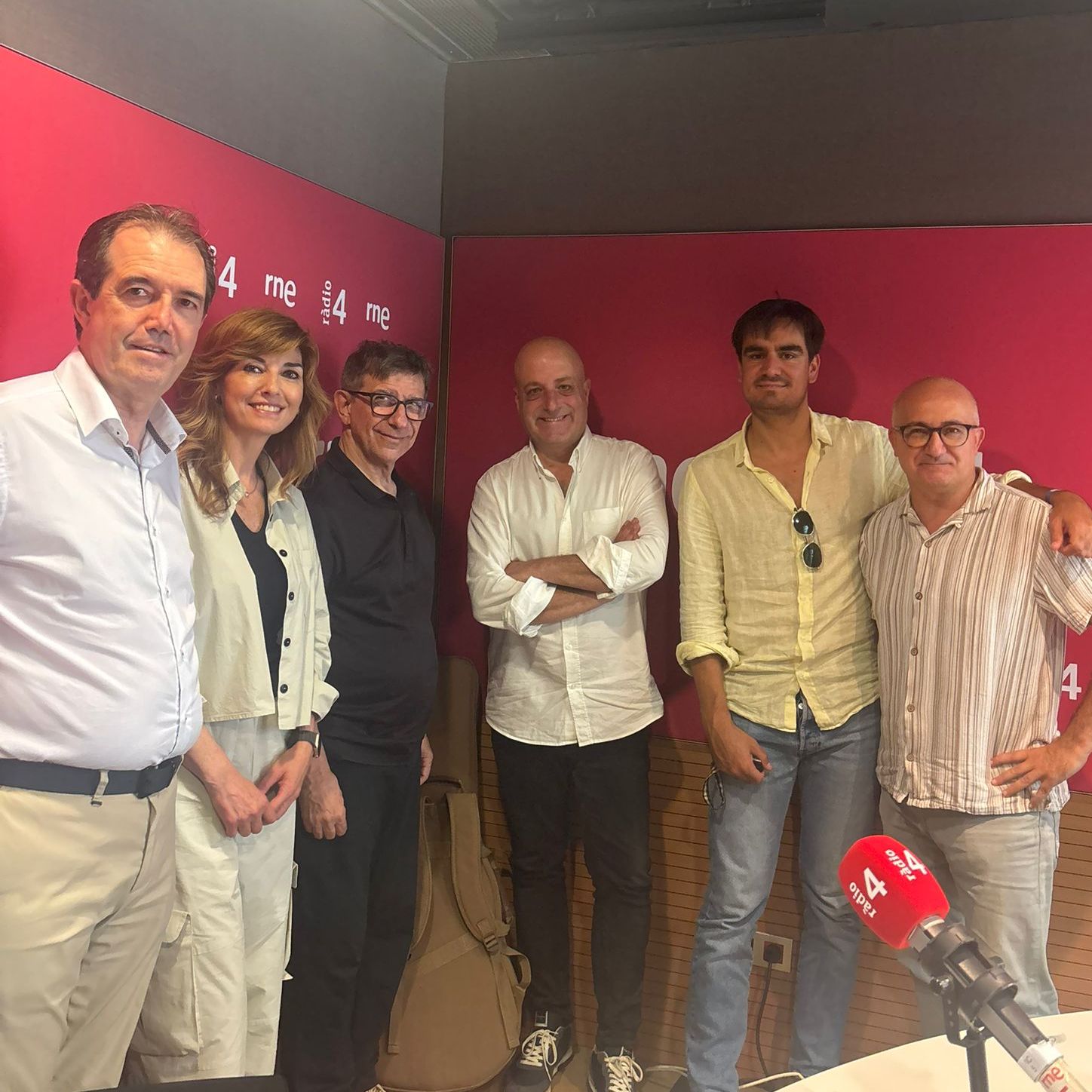El matí de Ràdio 4 - Jordi Boixaderas, Lo Pau de Ponts i la millor coca de Sant Joan de xocolata del 2026! episode artwork