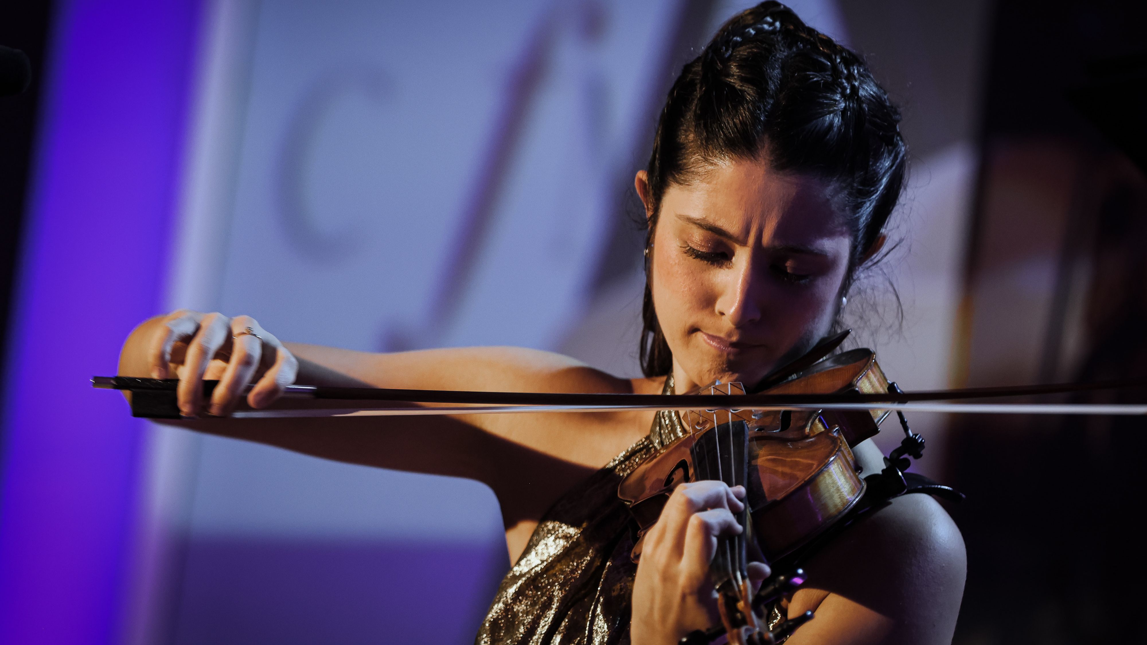 La mejor violinista es española, alto el fuego en Pakistán, descubren a Colón y otras buenas noticias de la semana