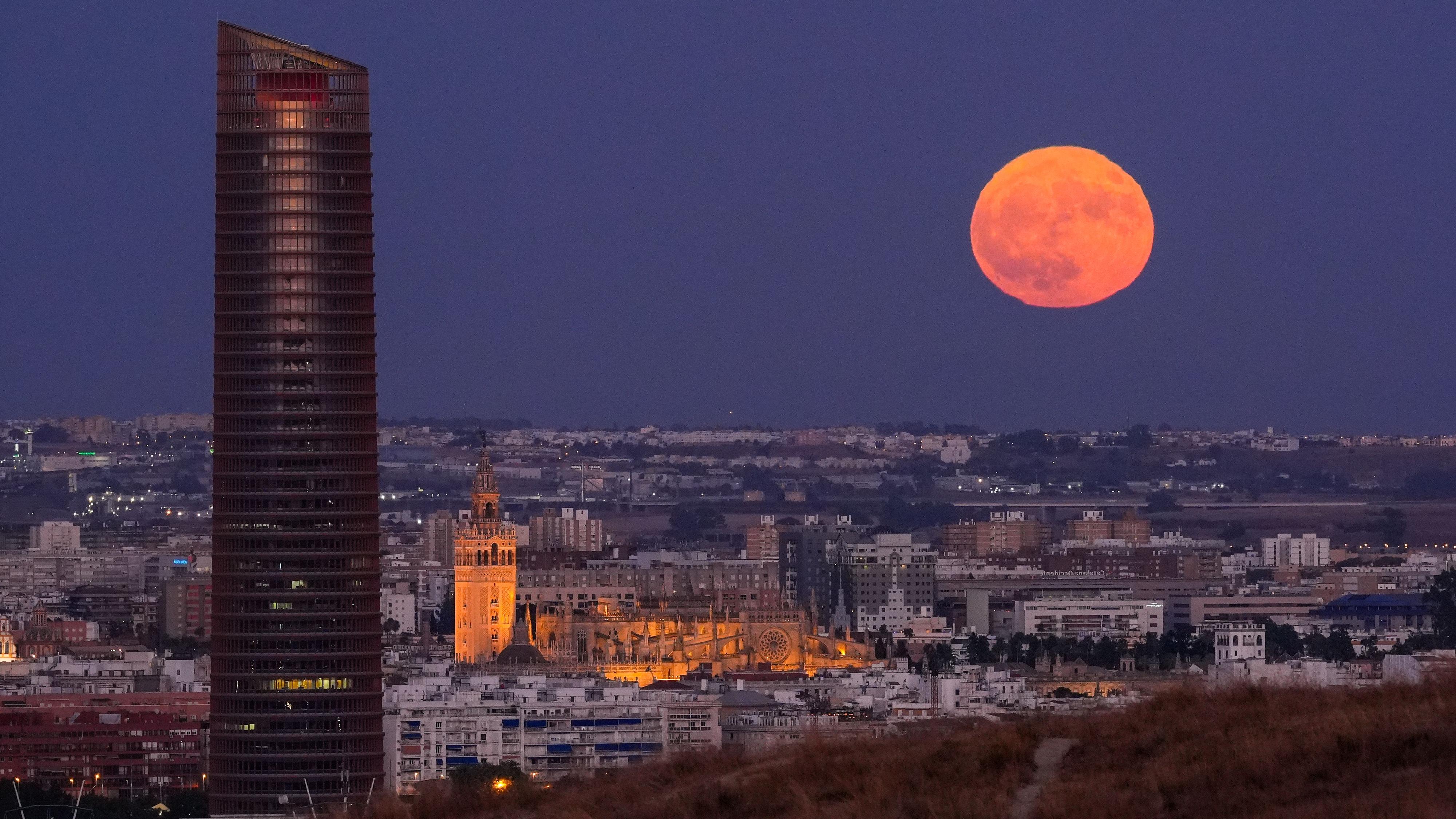 The best photos of the Super Sturgeon Moon