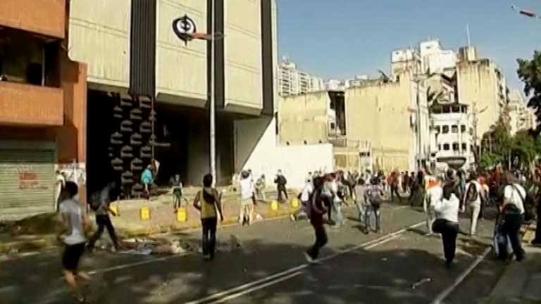 Al menos tres muertos y una veintena de heridos en Venezuela| RTVE