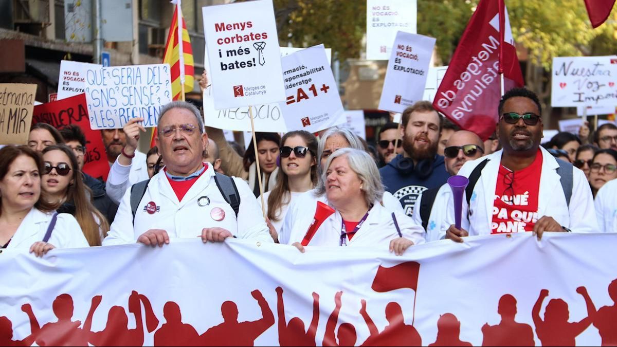 Metges de Catalunya se suma a les mobilitzacions estatals per un estatut propi Metges de Catalunya se suma a les mobilitzacions estatals per un estatut propi