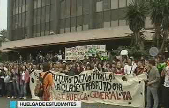 Miles de estudiantes se manifiestan para denunciar los "recortes" en ...