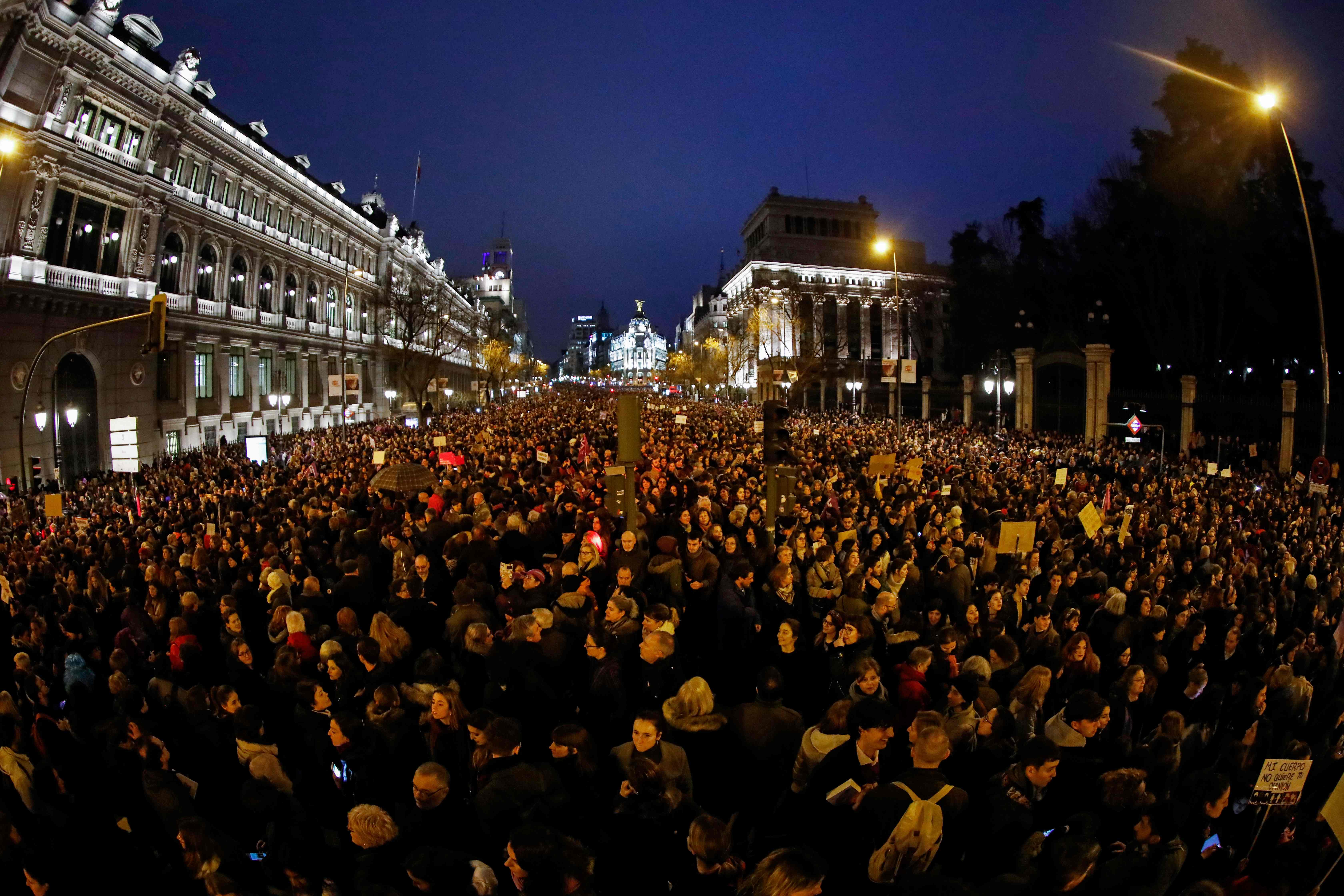 Miles de mujeres marchan por la calle Alcalá en apoyo a la huelga Miles de mujeres marchan por la calle Alcalá en apoyo a la huelga