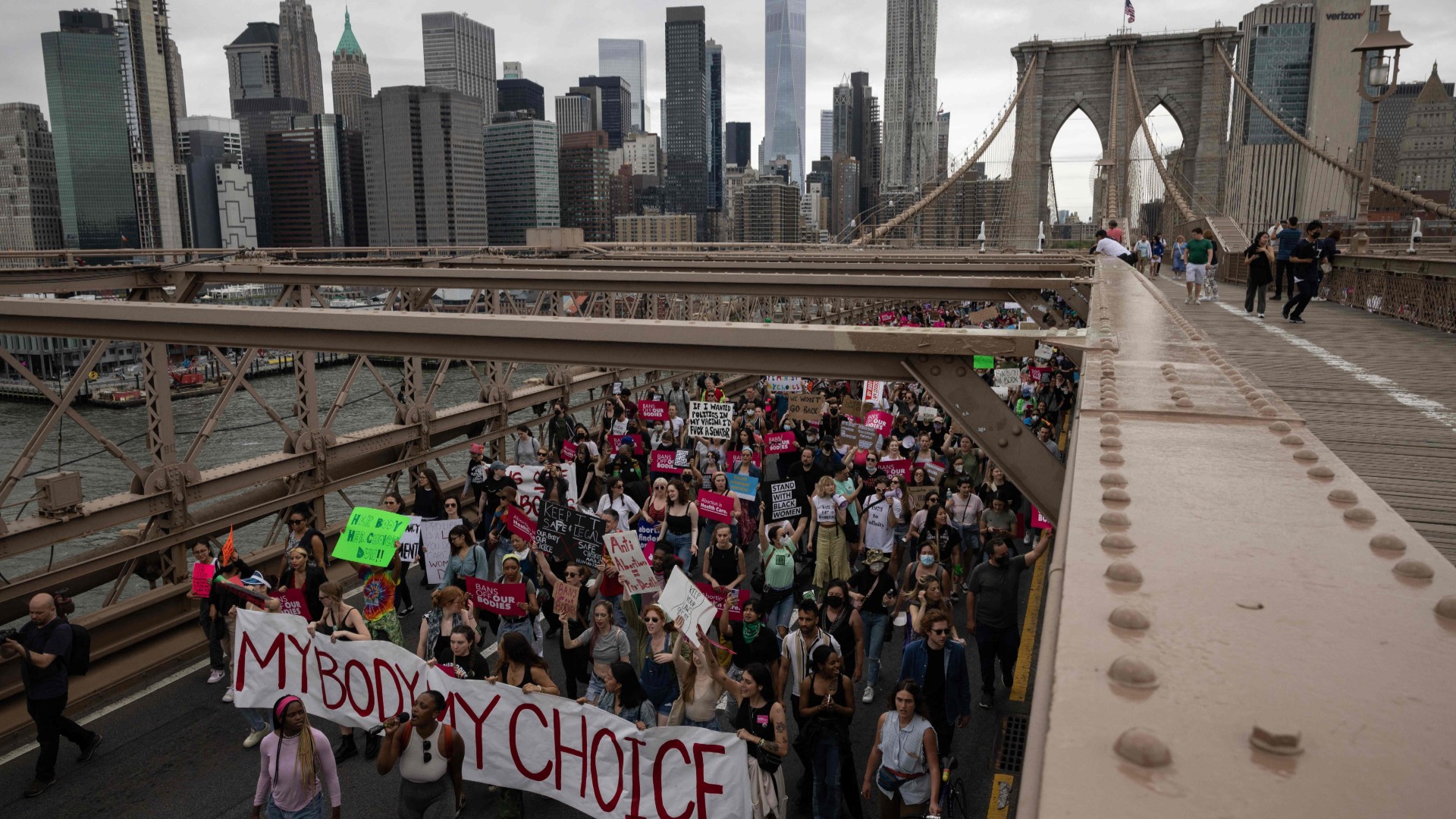 Miles de mujeres salen a las calles de EE.UU. para defender el aborto