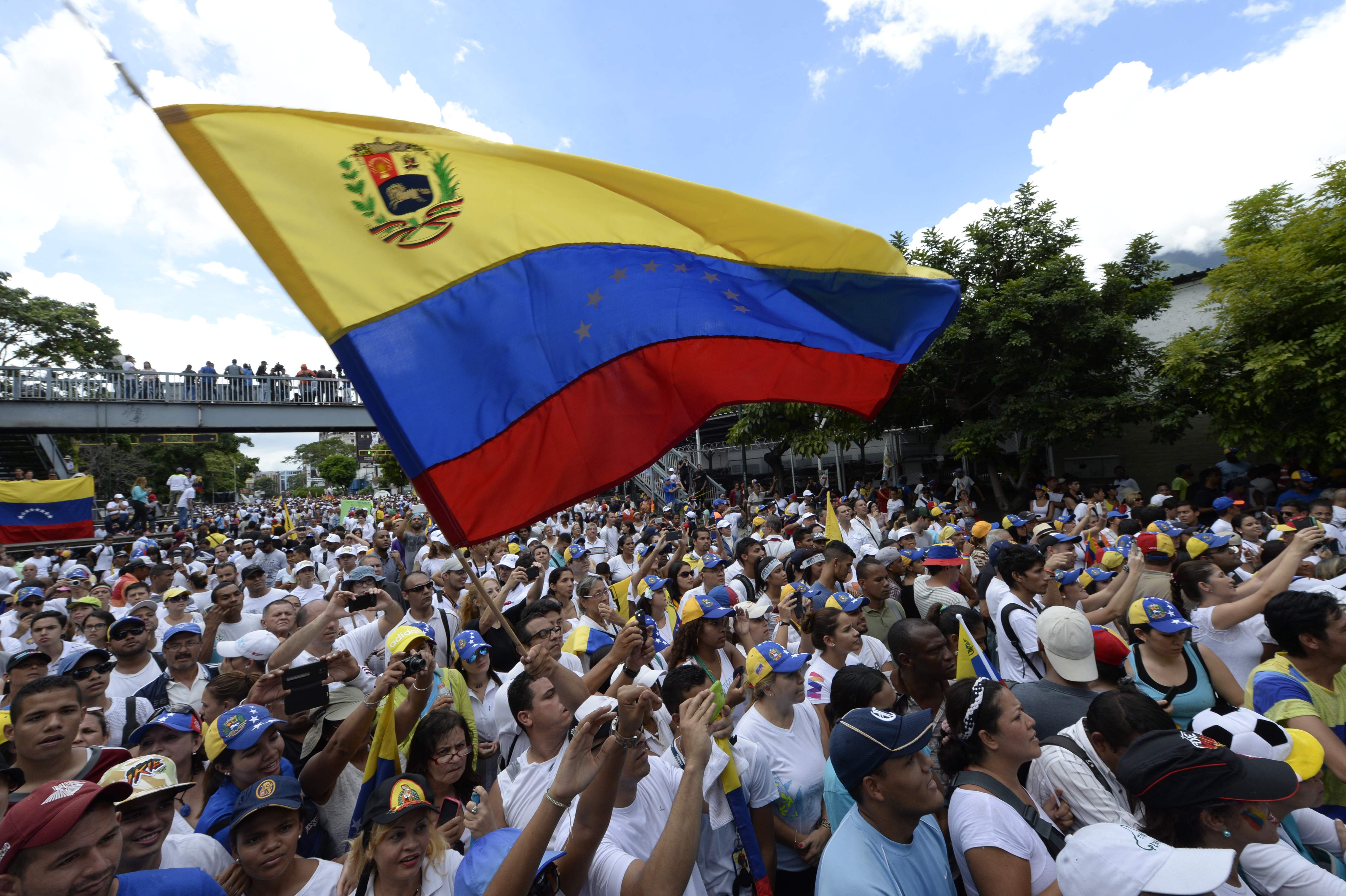 Miles de opositores inundan las calles de Caracas Miles de opositores inundan las calles de Caracas