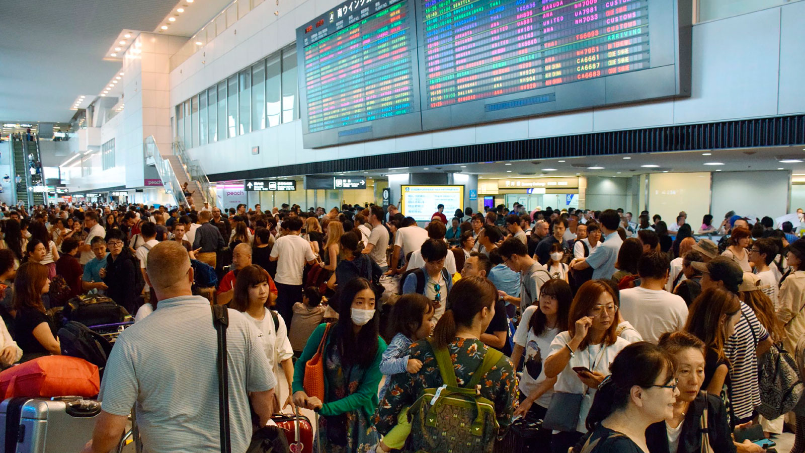 Japón Miles De Personas Atrapadas En El Aeropuerto De Narita De Tokio