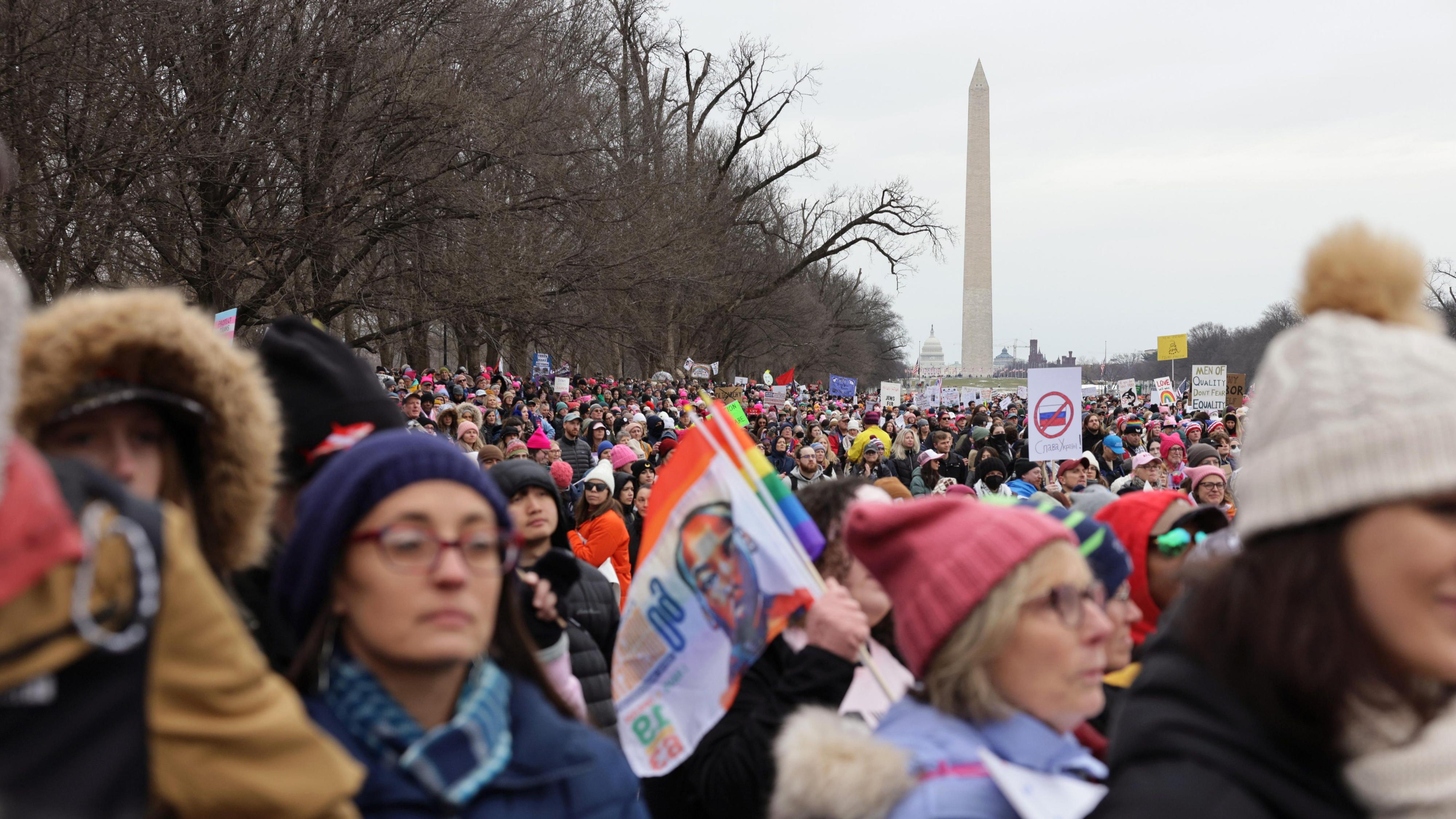 Miles de personas se manifiestan contra las políticas de Trump
