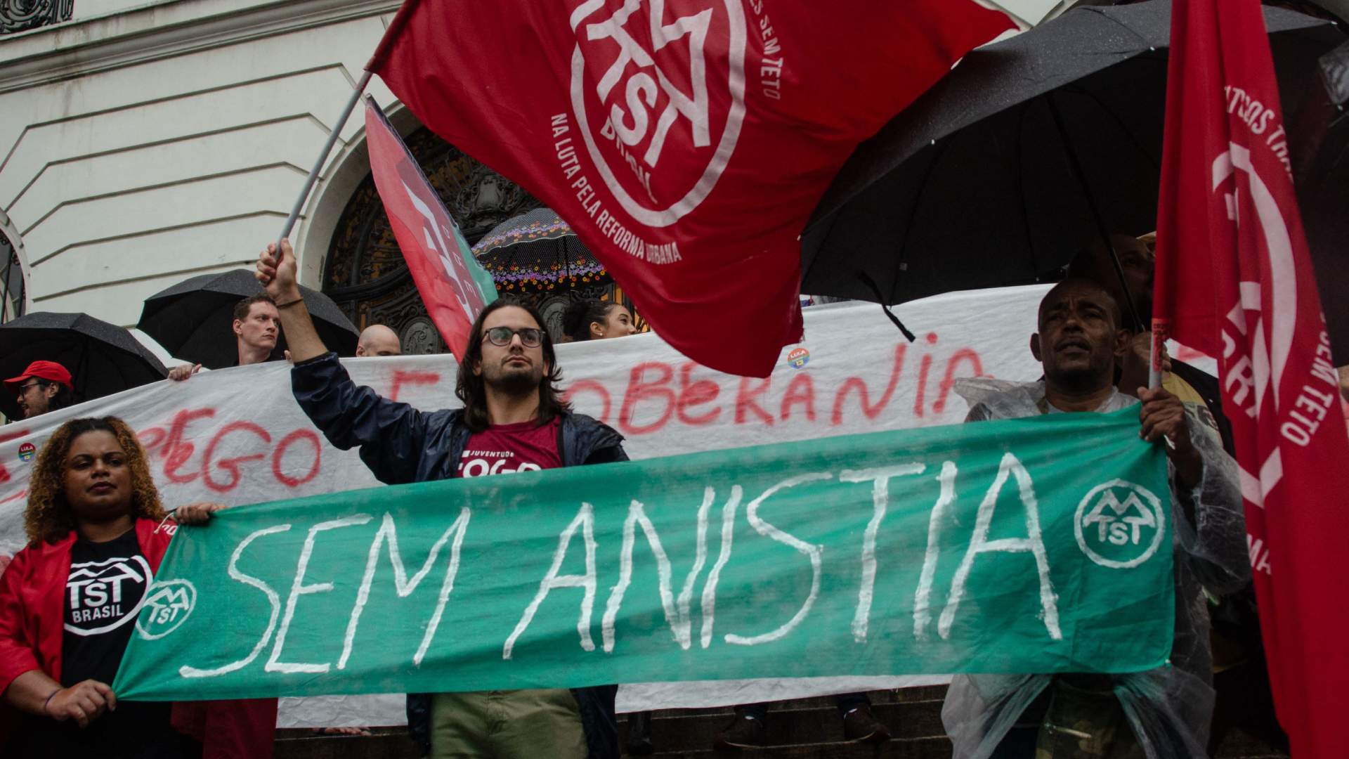 Miles de personas se manifiestan en apoyo a Lula y a la democracia en ...