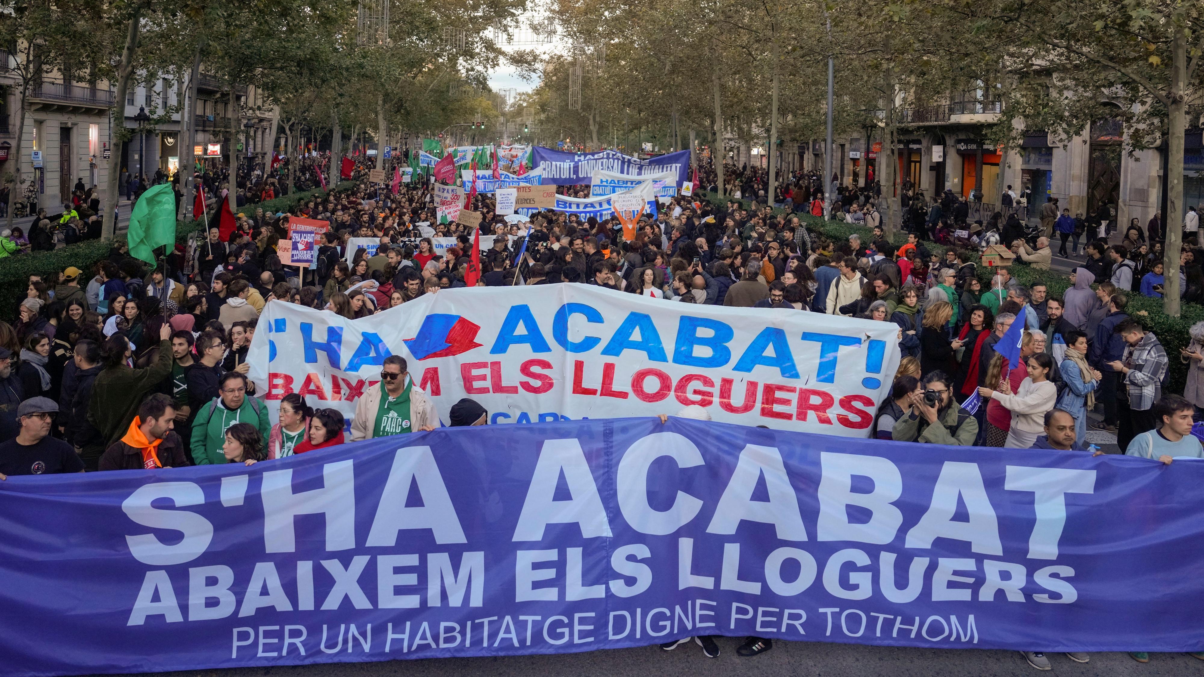 Barcelona: Miles de personas piden una bajada de los alquileres
