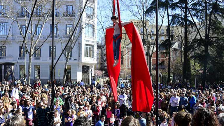 Miles de personas salen a la calle en Madrid para exigir la ...