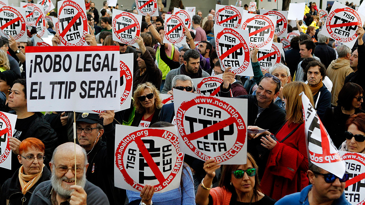 Miles de personas se manifiestan en madrid contra los tratados de libre comercio