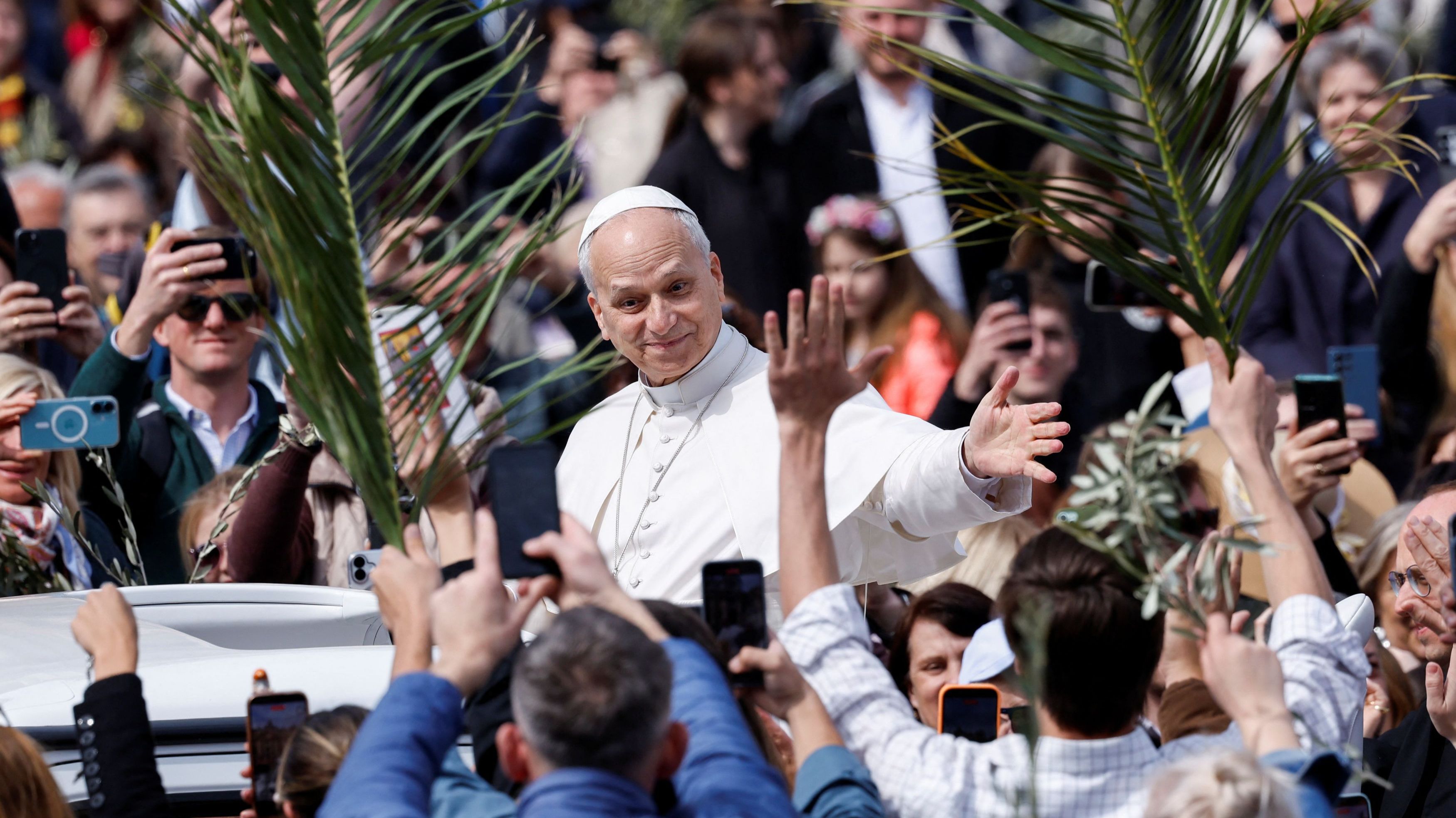 El papa hace una llamamiento a la paz en su primer Domingo de Ramos
