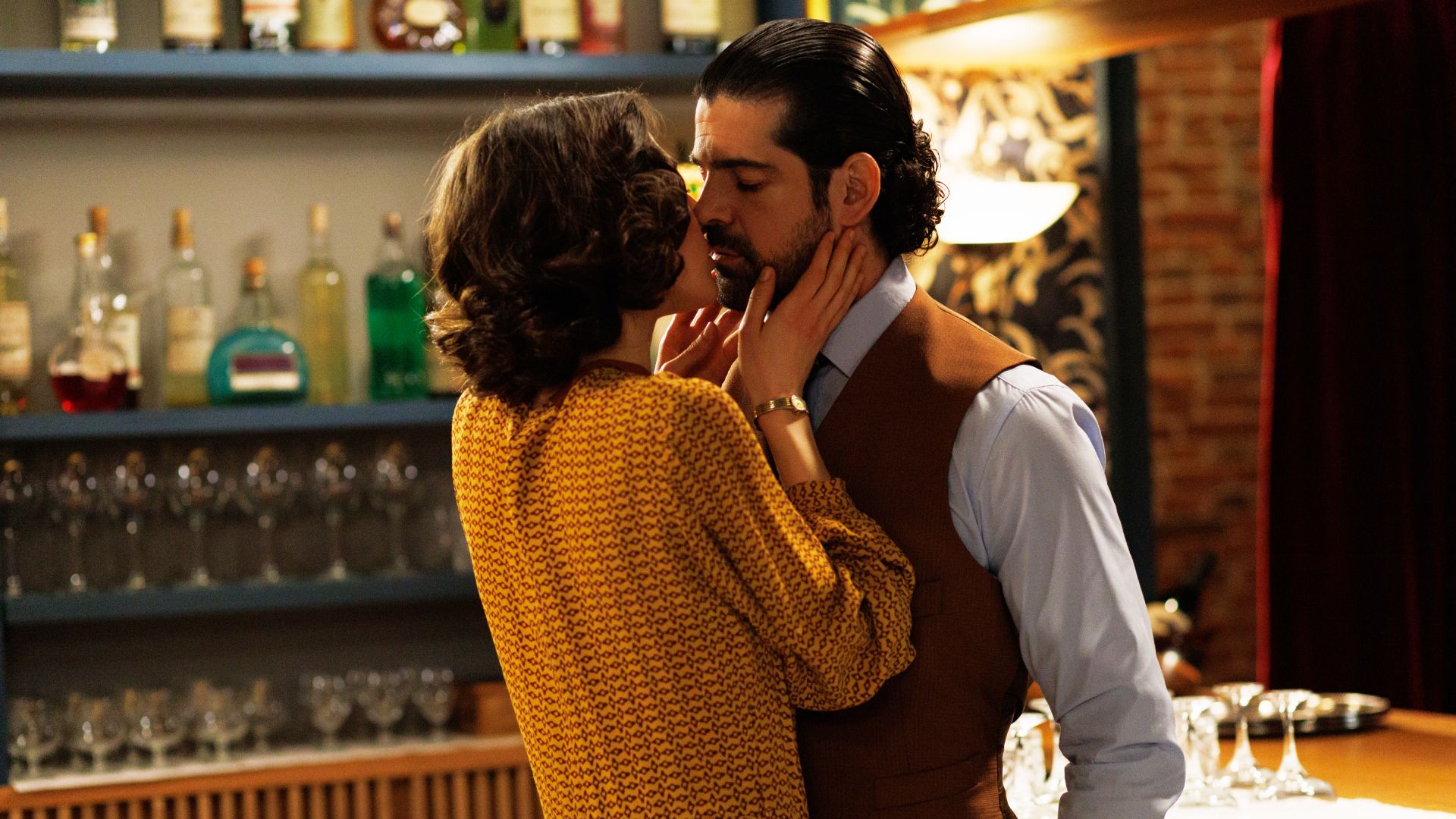Cesar Ines La Moderna: César e Inés se dejan llevar y se dan su primer beso