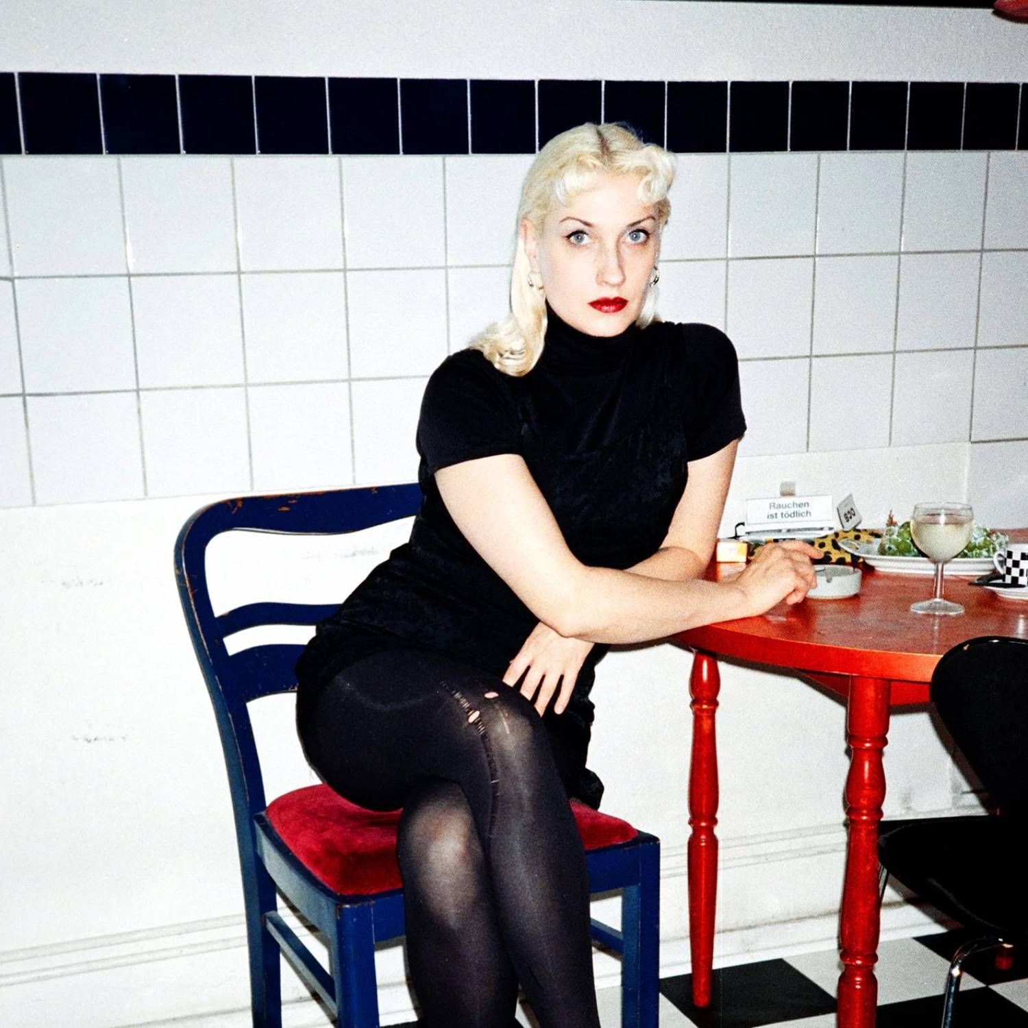 Na Na Na - Molly Nilsson: amar y fallar - 14/10/25 Na Na Na - Molly Nilsson: amar y fallar - 14/10/25