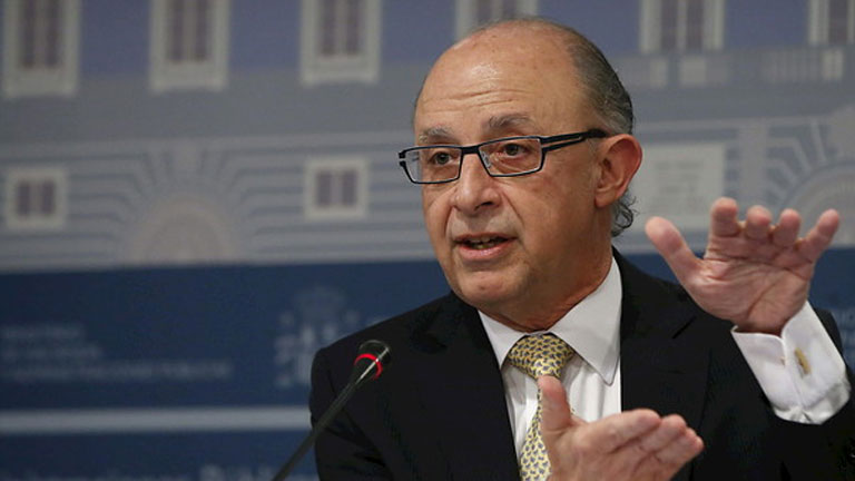 Montoro anuncia una oferta adicional de empleo público en hacienda y en la administración local