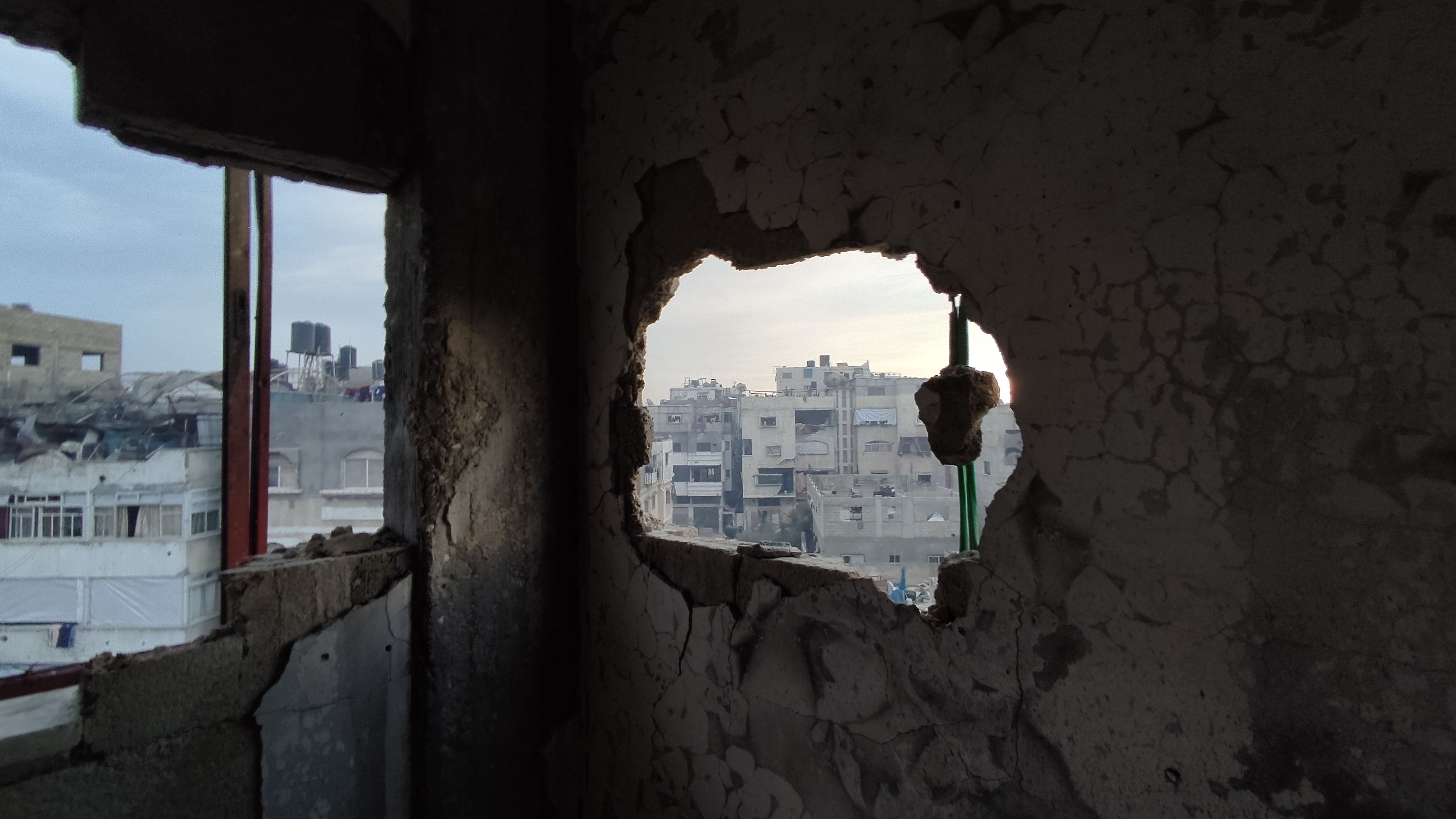 Morir o perderlo todo para huir de ciudad de Gaza: "El 99% no tiene el dinero y ya no sabemos qué es un lugar seguro"