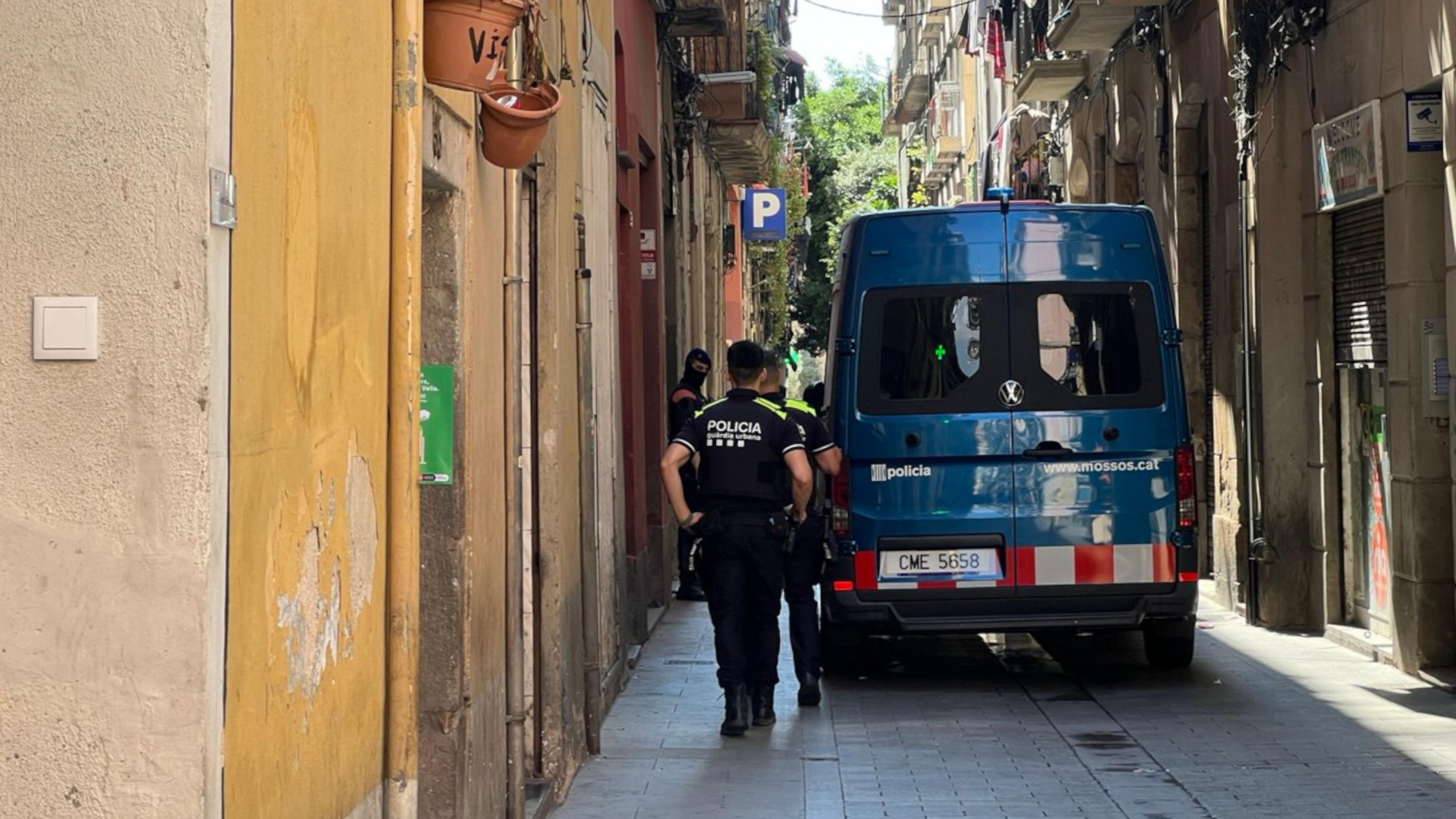 Els Mossos d'Esquadra i la Guàrdia Urbana desarticulen la banda 'Los 300', vinculada a armes i drogues episode artwork