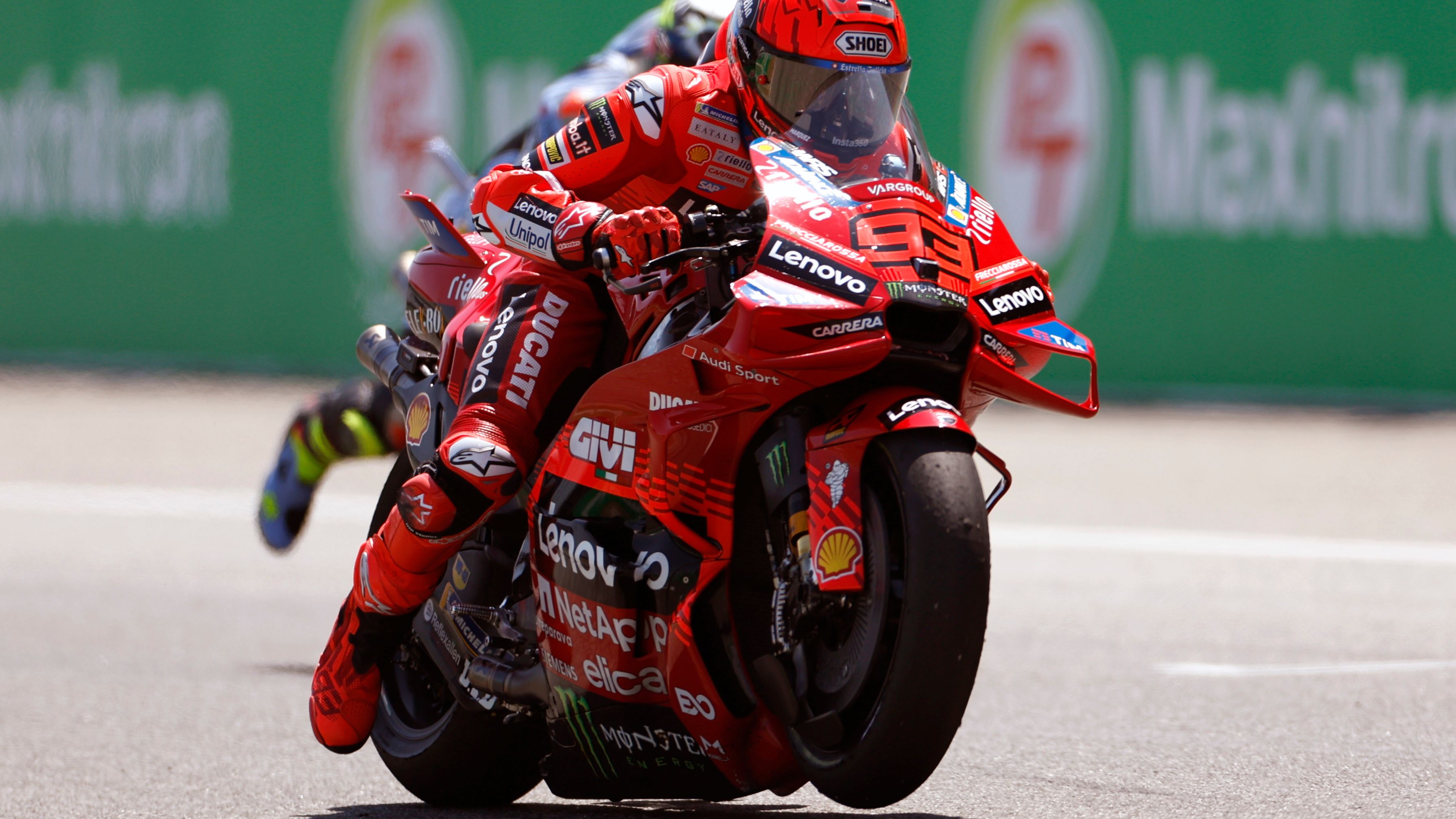 https://img.rtve.es/imagenes/motogp-2025-marquez-bagnaia-favoritos-campeon-martin-quirofano/01740736704909.jpg