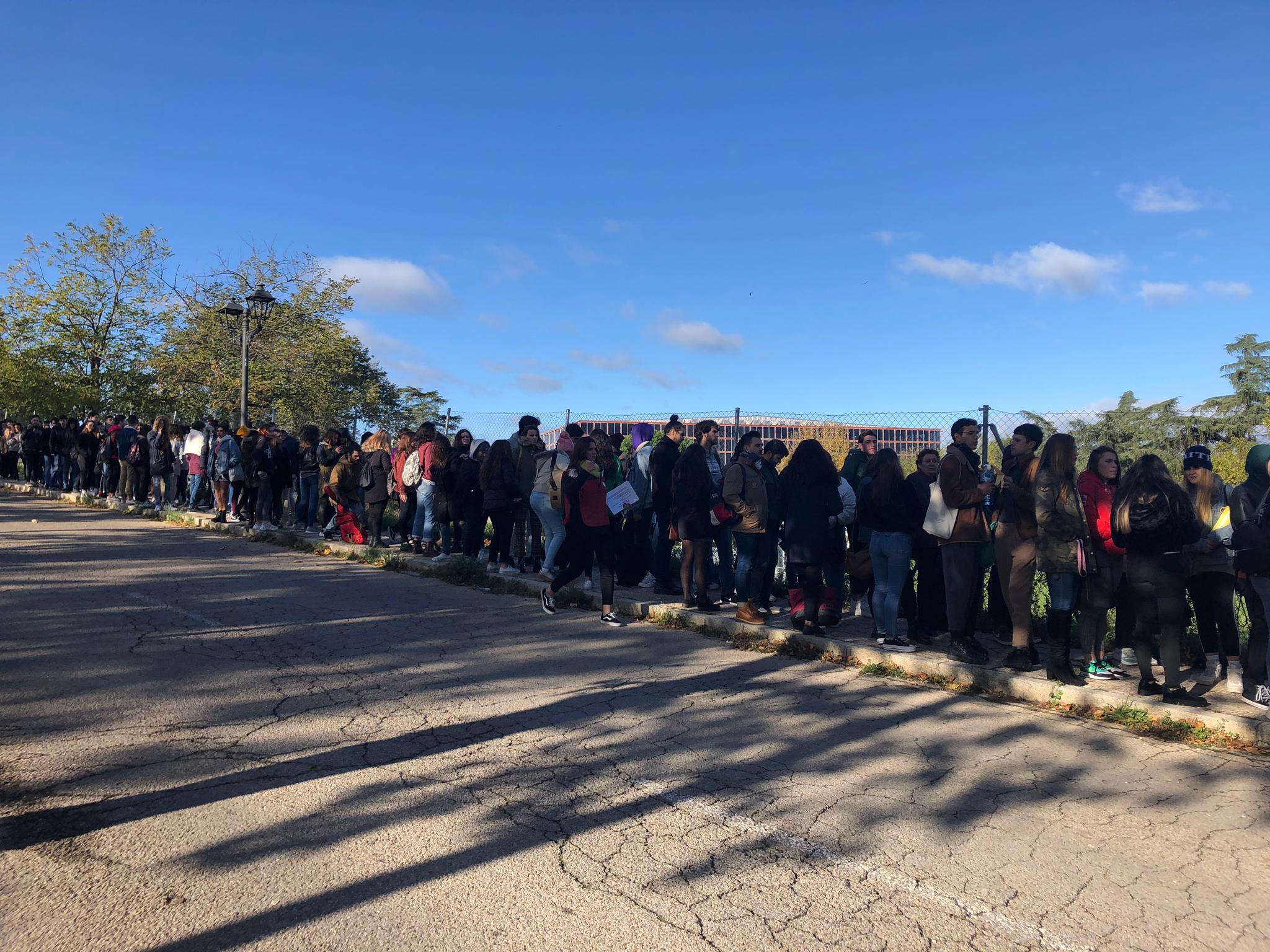 Muchos de los aspirantes han hecho cola desde primera hora de la mañana Muchos de los aspirantes han hecho cola desde primera hora de la mañana en la Fase 1 del casting OT 2020 en Madrid