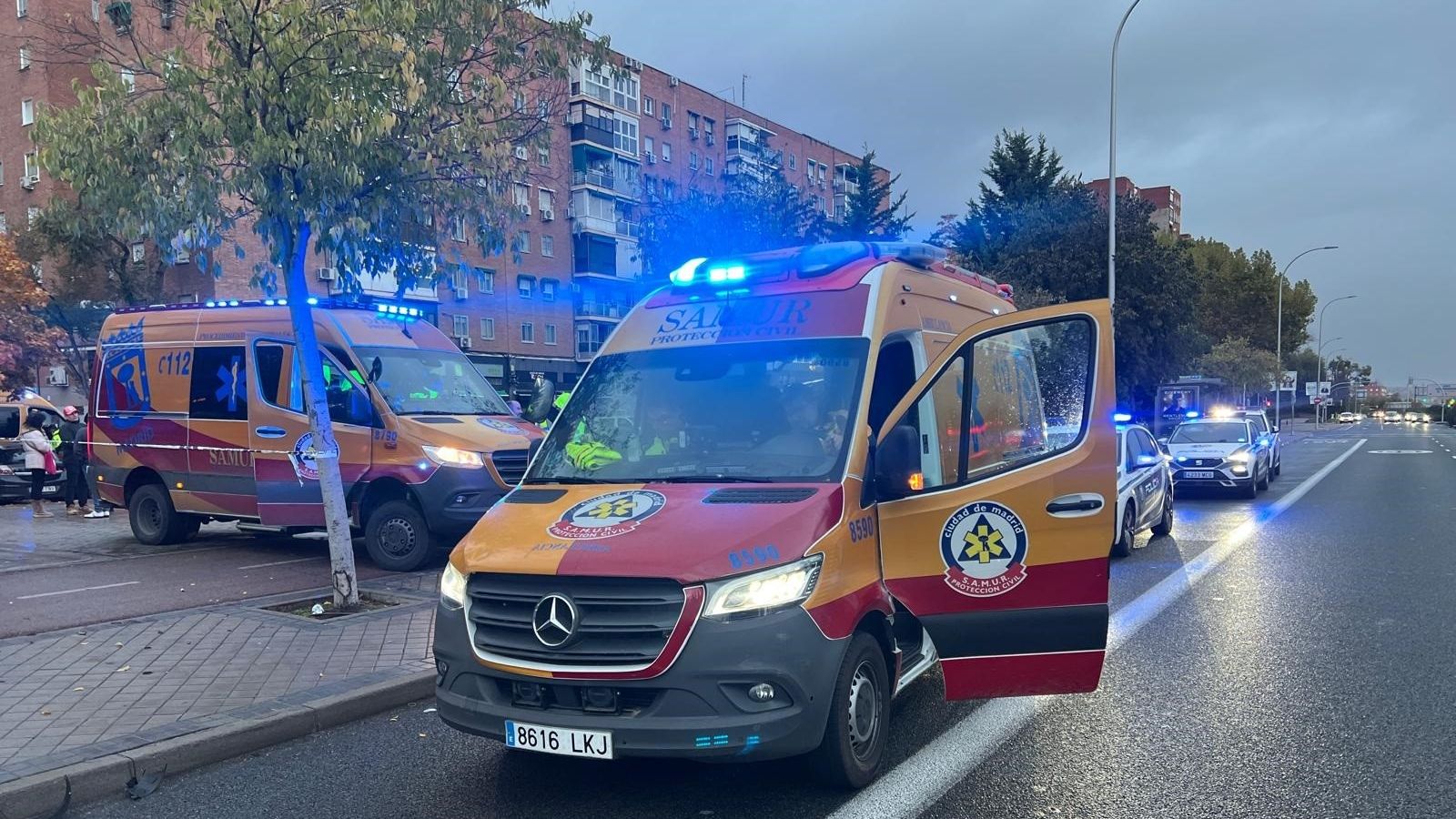 Muere una mujer tras tirarse desde un décimo piso con sus dos hijos
