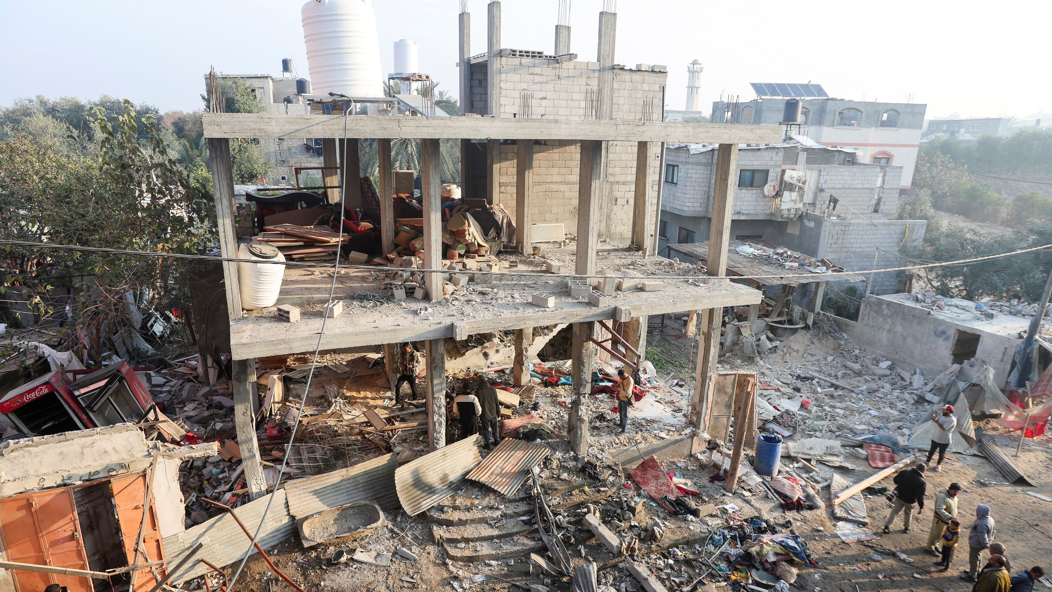 Al menos 13 muertos por un ataque israelí contra un convoy de ayuda en Gaza