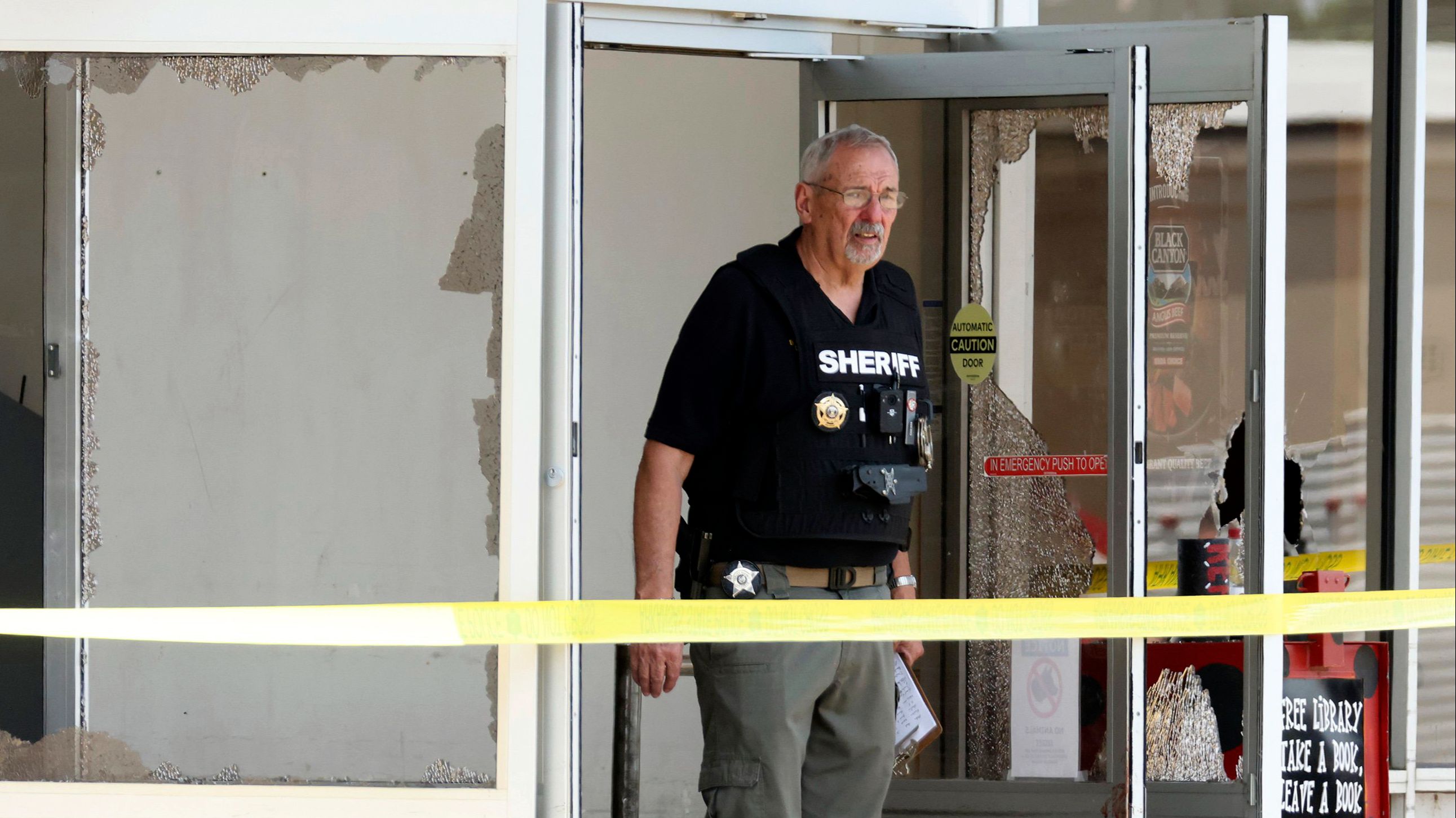 Tres muertos y diez heridos en un tiroteo en una tienda de Arkansas