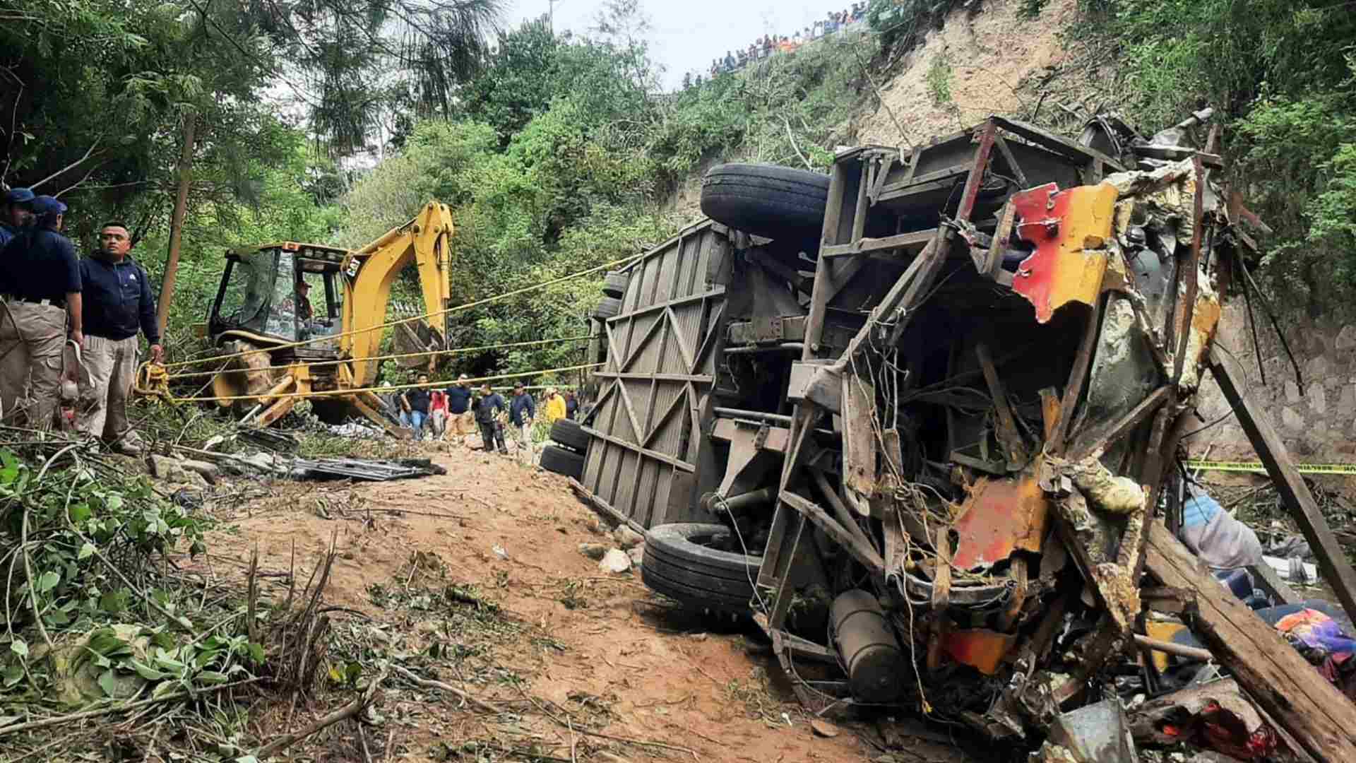 Al Menos 29 Muertos Al Volcar Un Autobús En México 1052