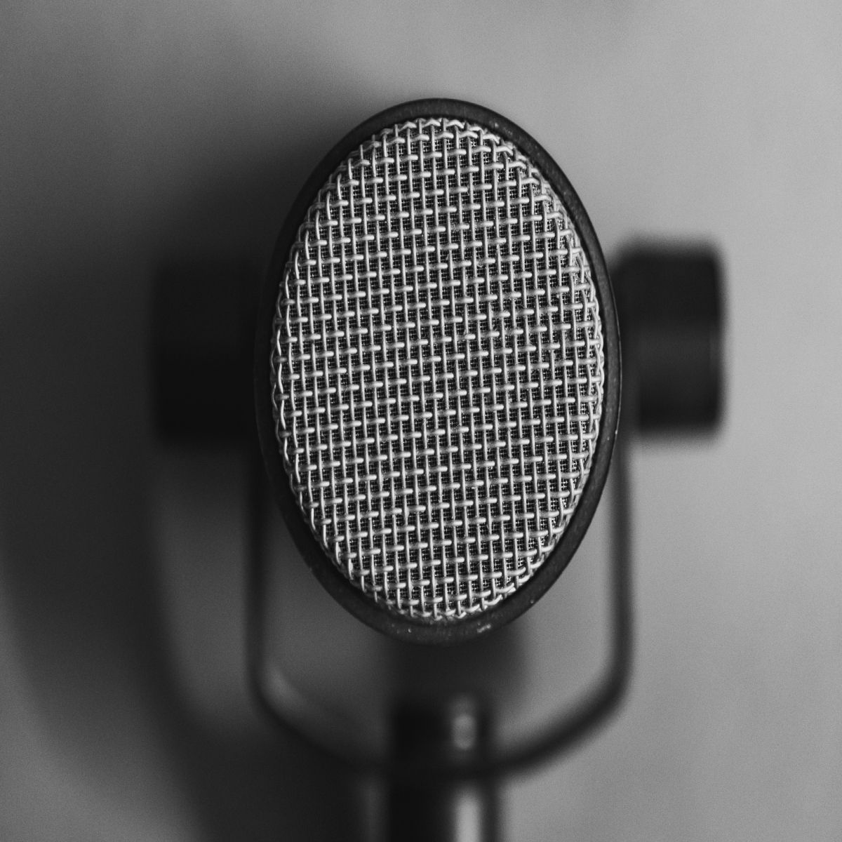 A lo loco y con patines - Música auricular y audífona - 08/04/26 episode artwork