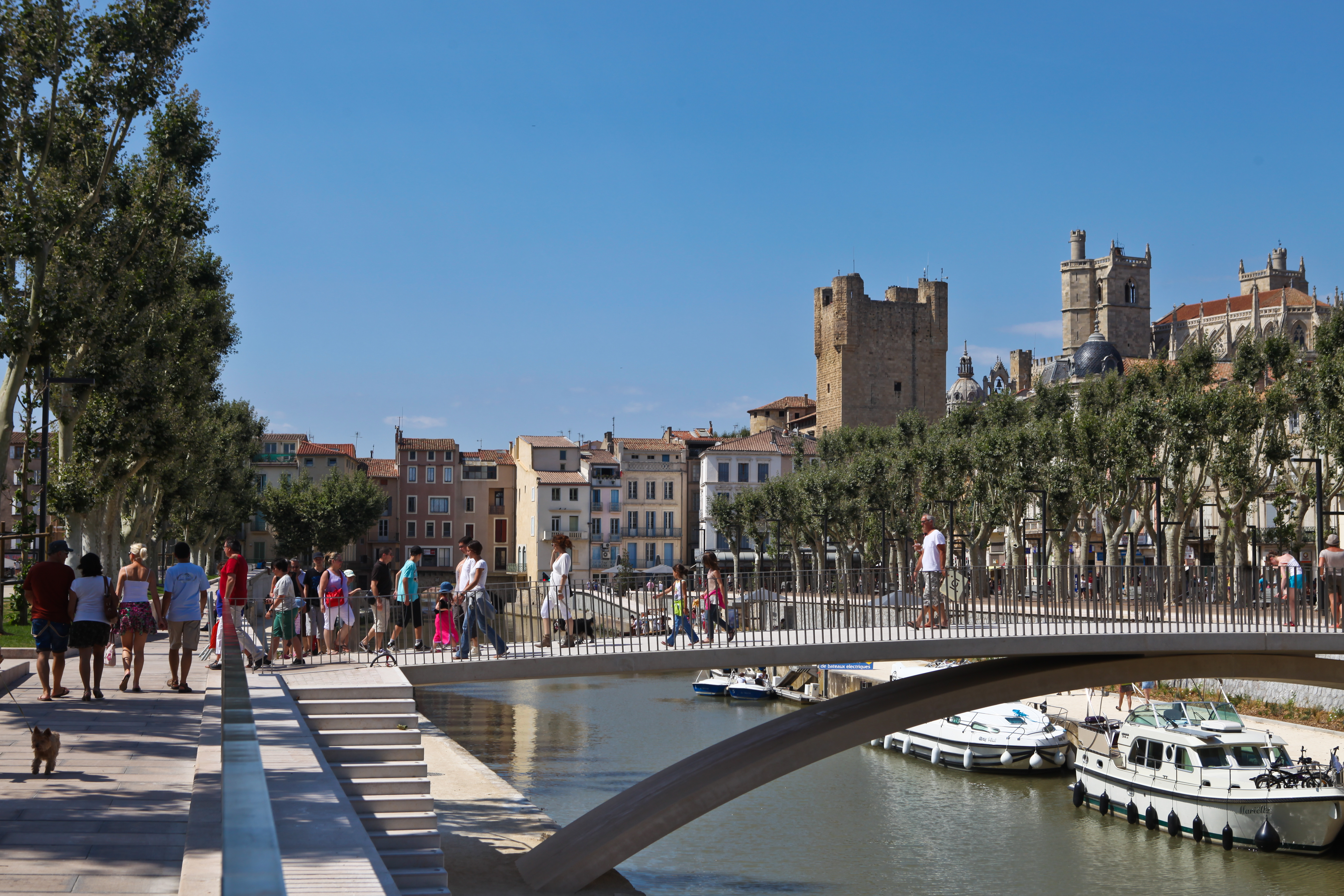 Narbonne, el arte de vivir Puente de la Libertad sobre el Canal de la Robine.