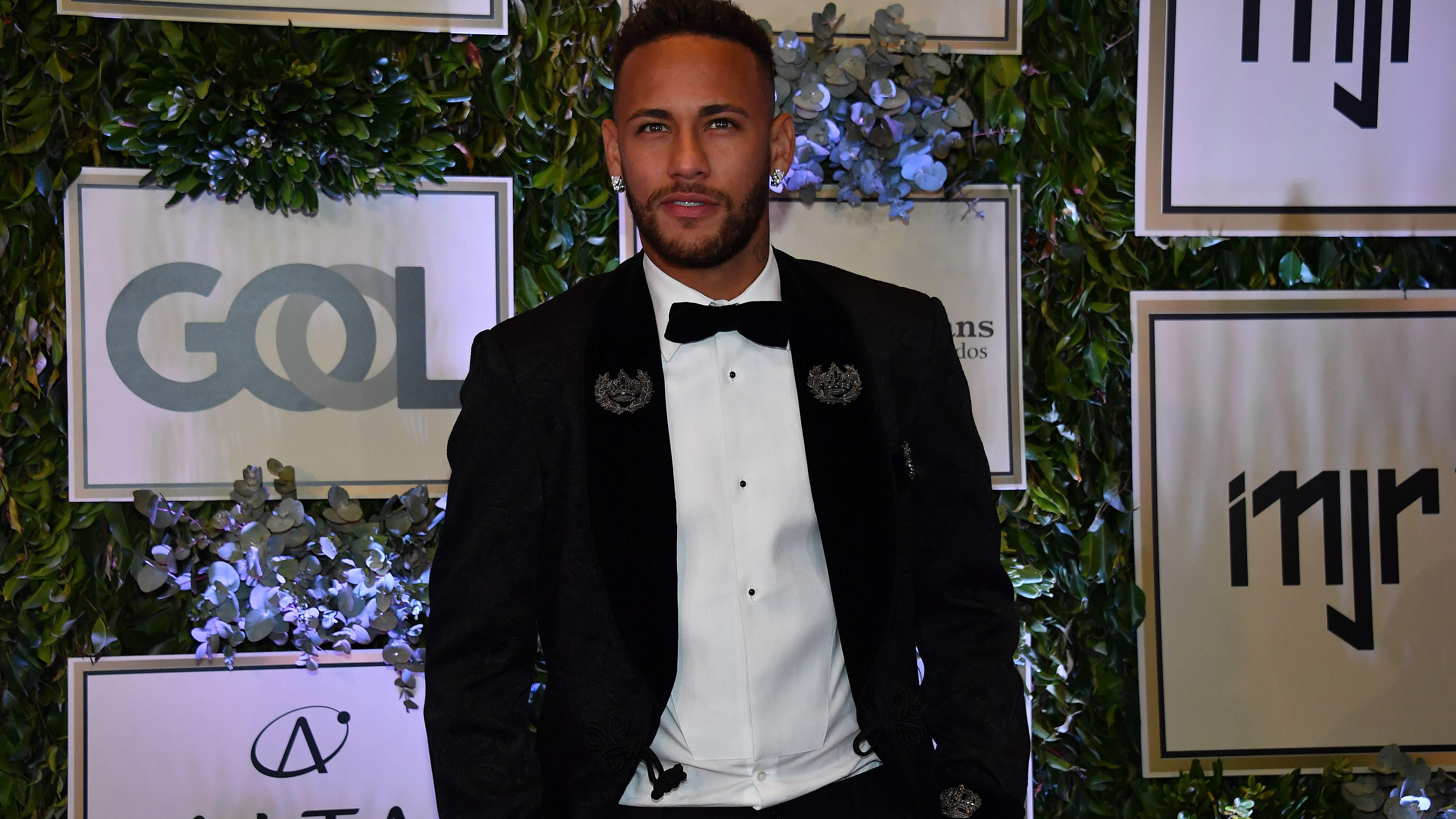 Neymar anuncia que continúa en el parís saint-germain