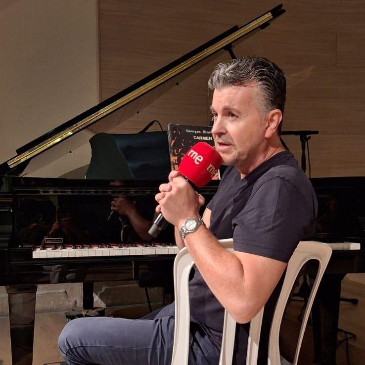 No es un día cualquiera - Actuación musical de Ramón Gener al piano