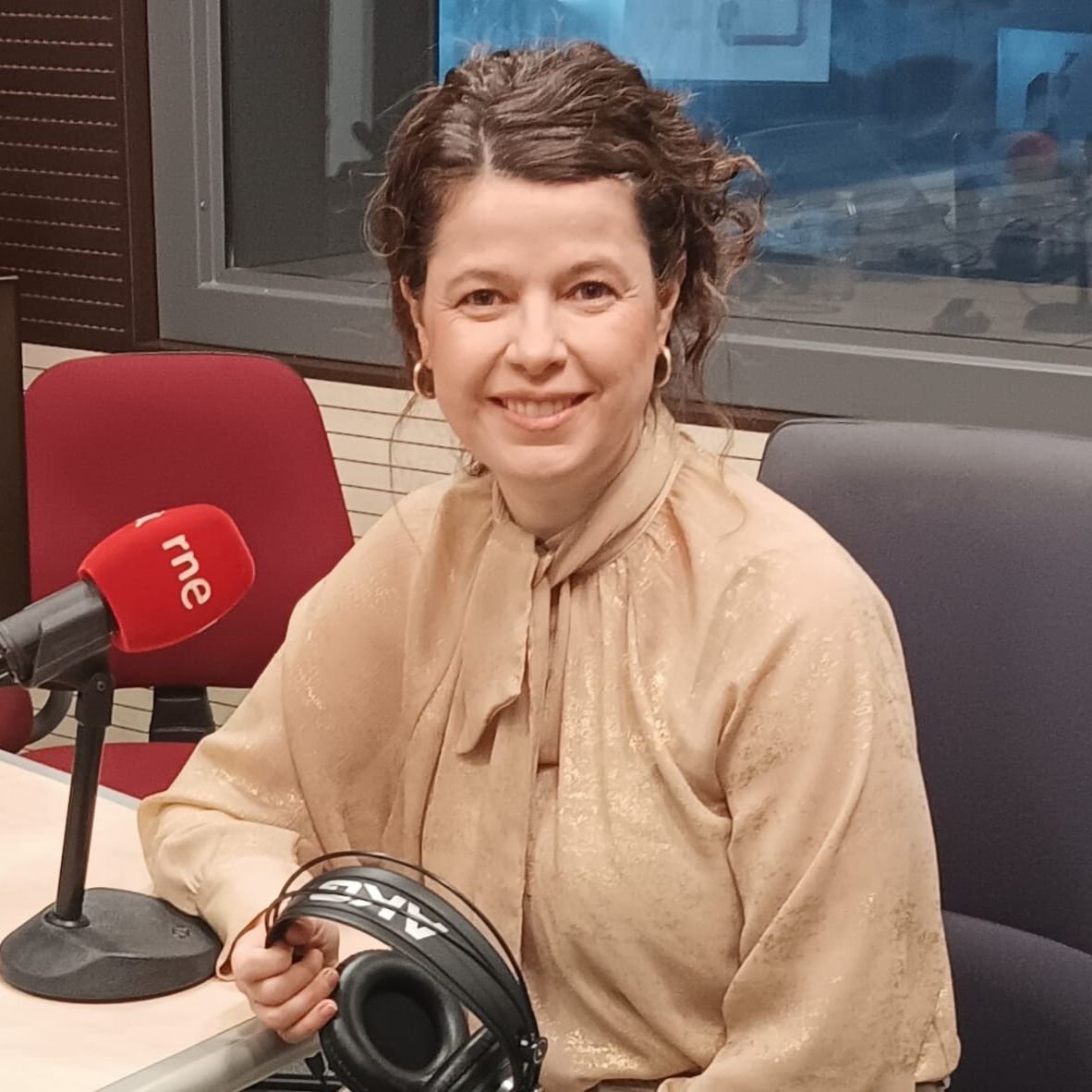 No es un día cualquiera - Dialenguando con Lola Pons