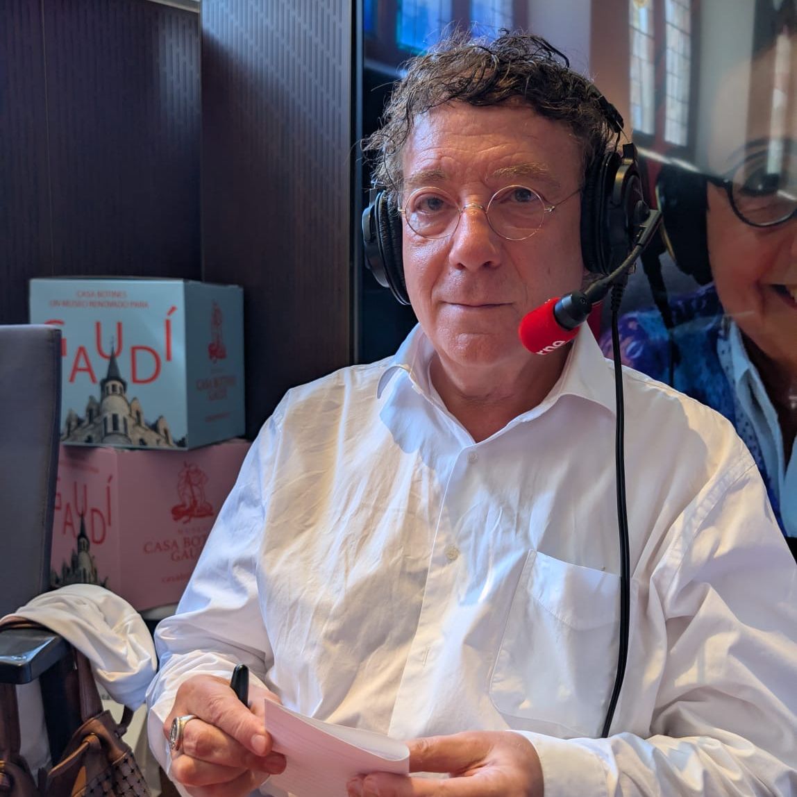 No es un día cualquiera - Juan Carlos Mestre: "El lenguaje de la delicadeza humana, que no otra cosa, es la poesía"