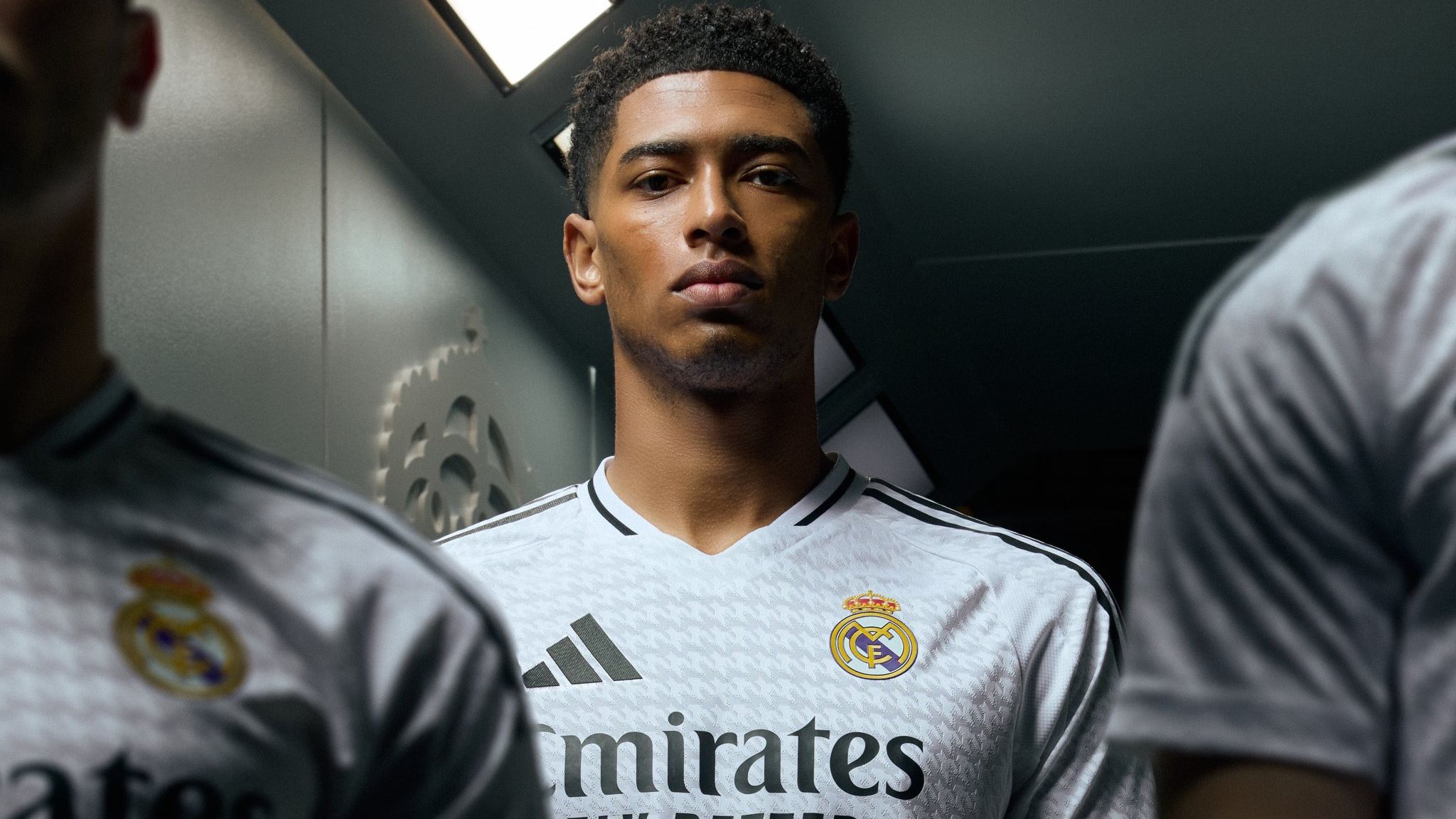 Crear camiseta del real madrid con nombre y numero sale