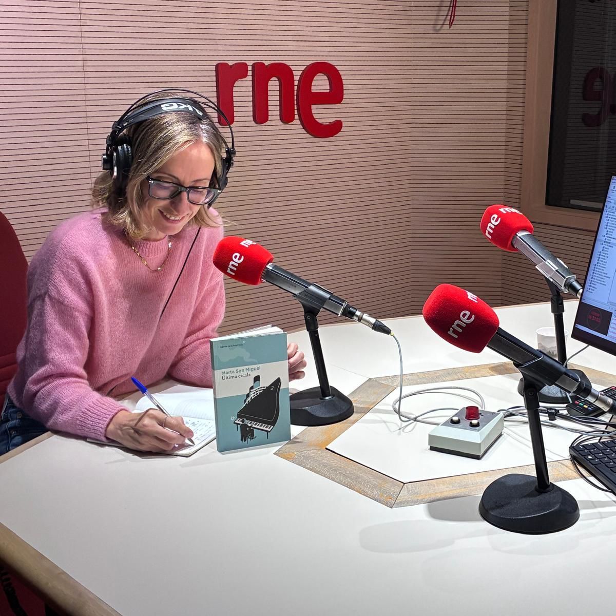 El Ojo Crítico - Conversamos con Marta San Miguel sobre su novela "Última escala"