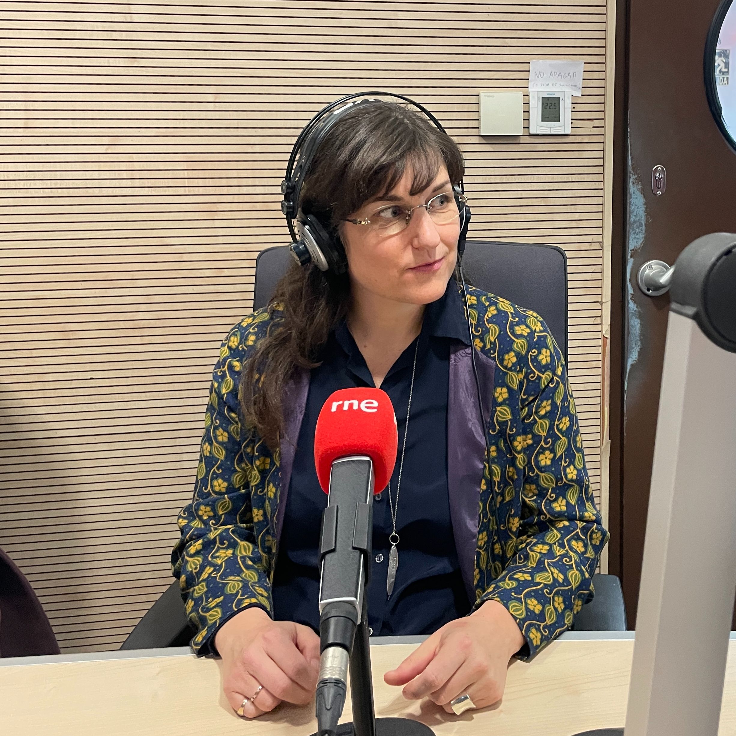 El ojo crítico - Lola Lasurt nos presenta su exposición, «Aún Deep Song»