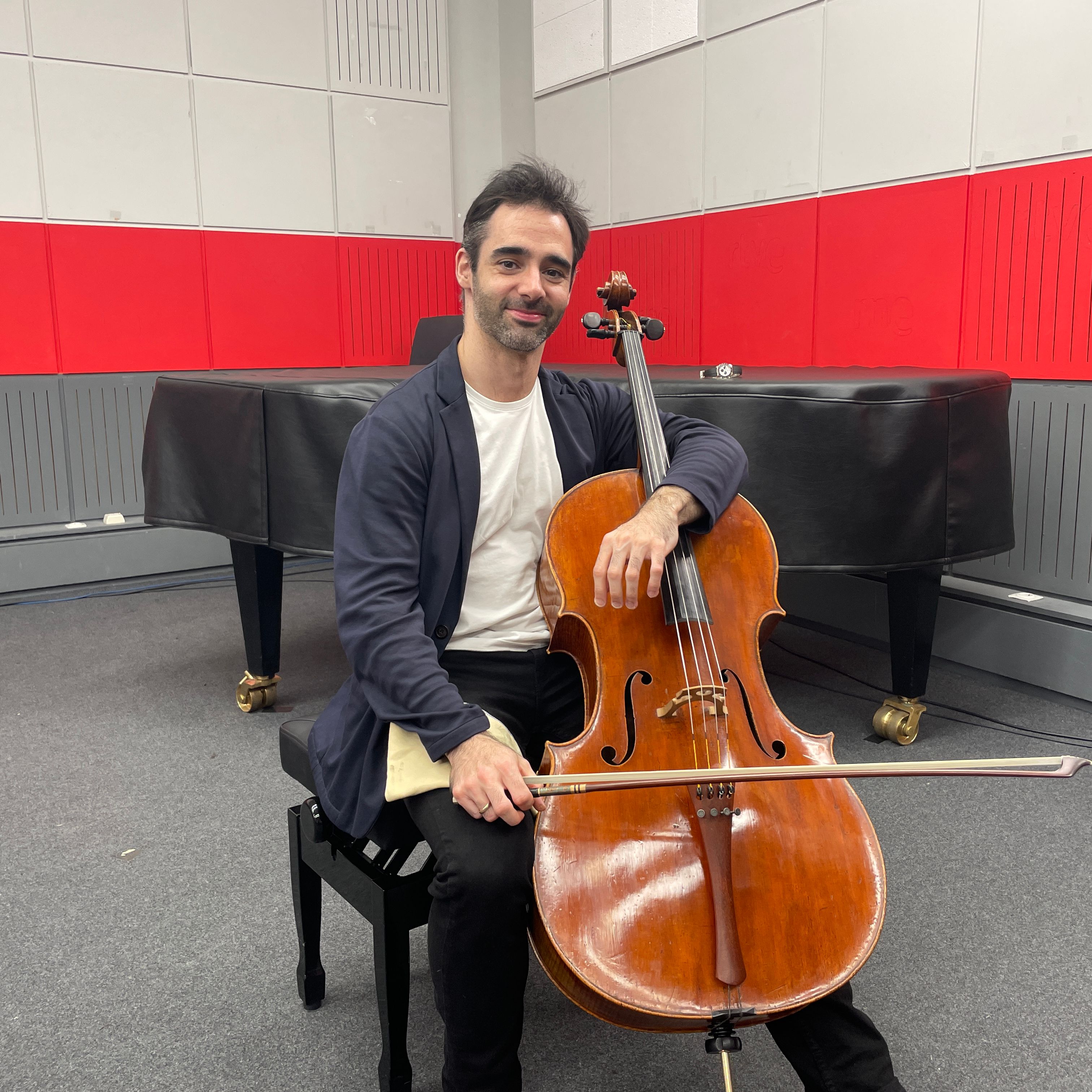 El ojo crítico - Pablo Ferrández toca su "Archinto", un Stradivarius de 1689
