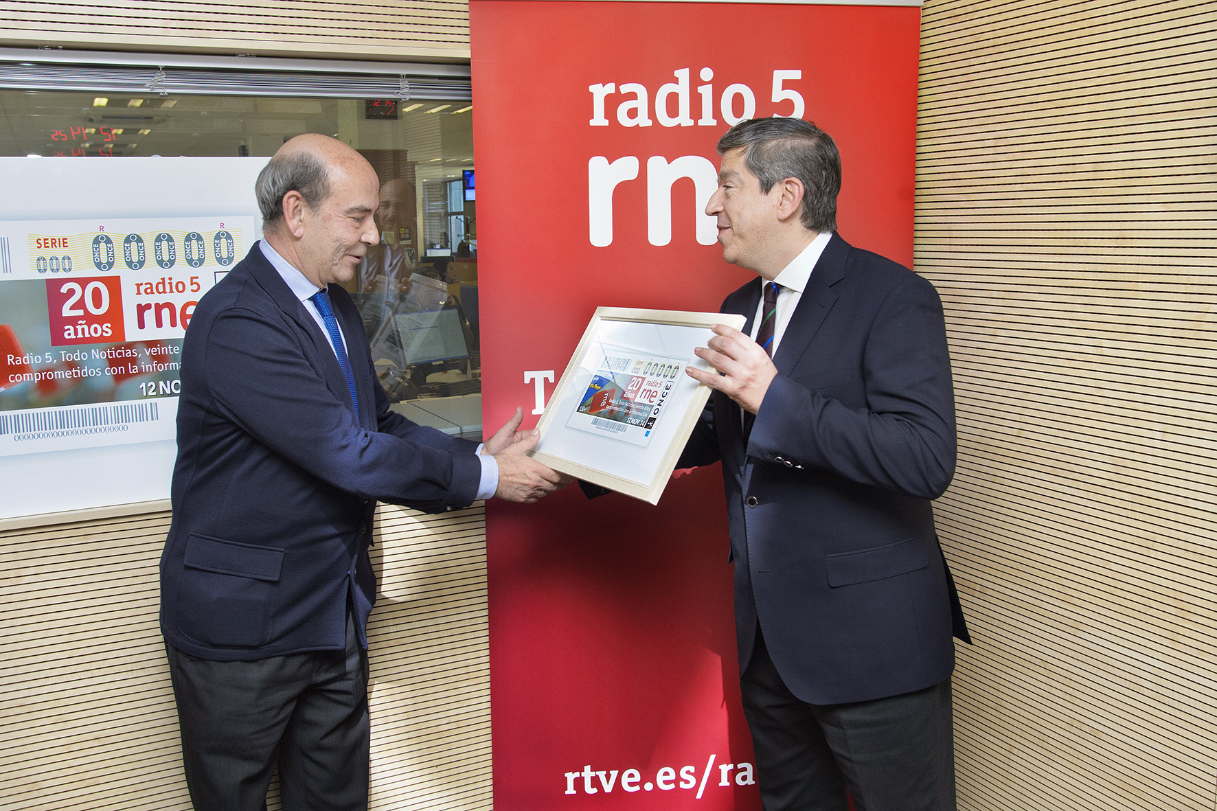 La ONCE dedica su cupón al 20º aniversario de Radio 5 Todo Noticias