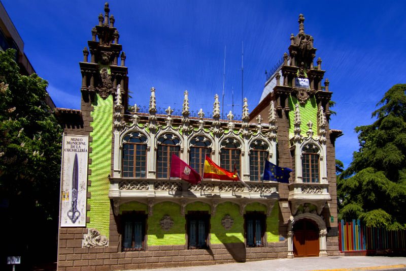 Palacio de Hortelano (Museo de la cuchillería). Palacio de Hortelano (Museo de la cuchillería).